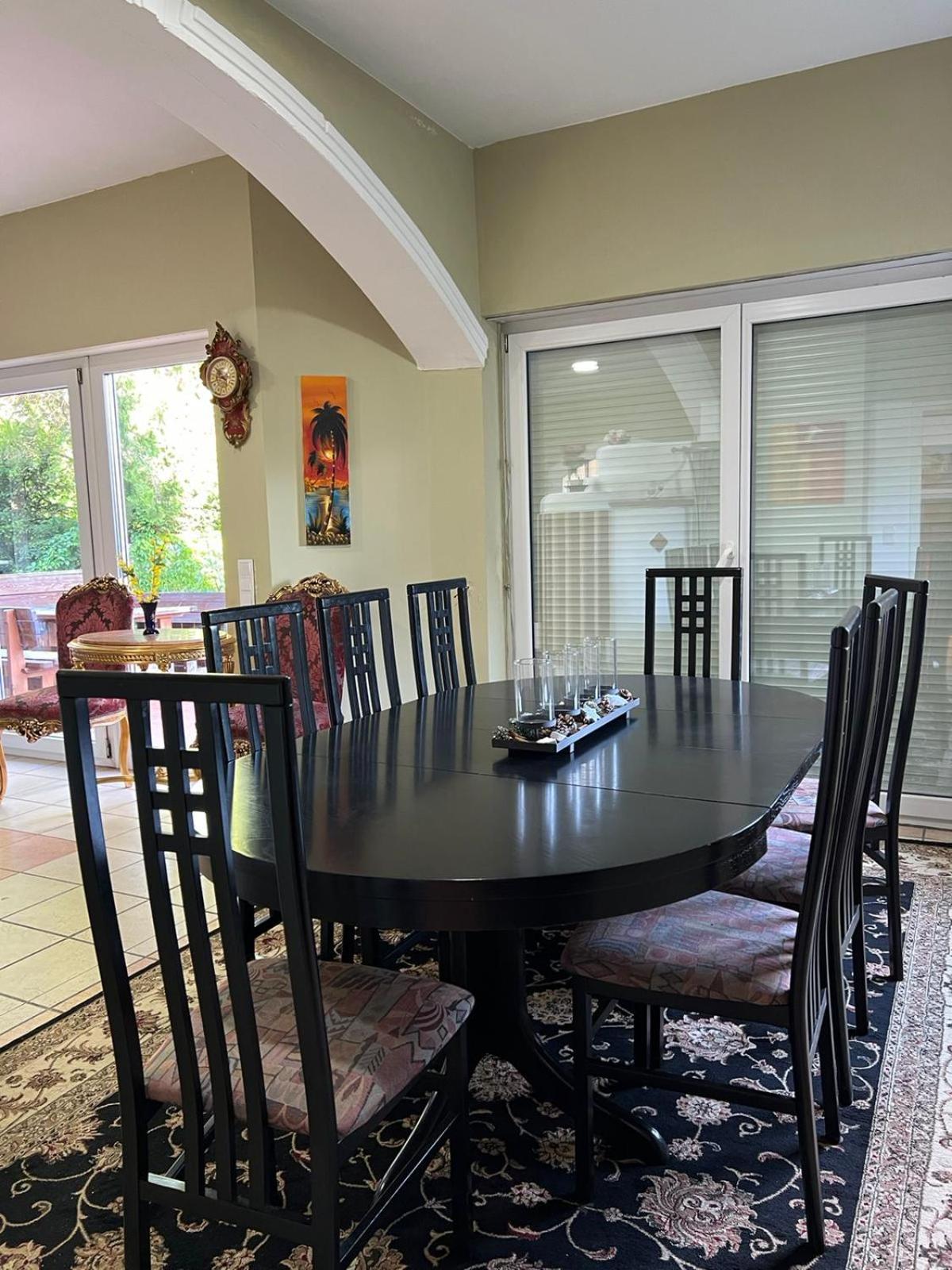 Elegant Garden Villa with Free Parking Sleeps 25