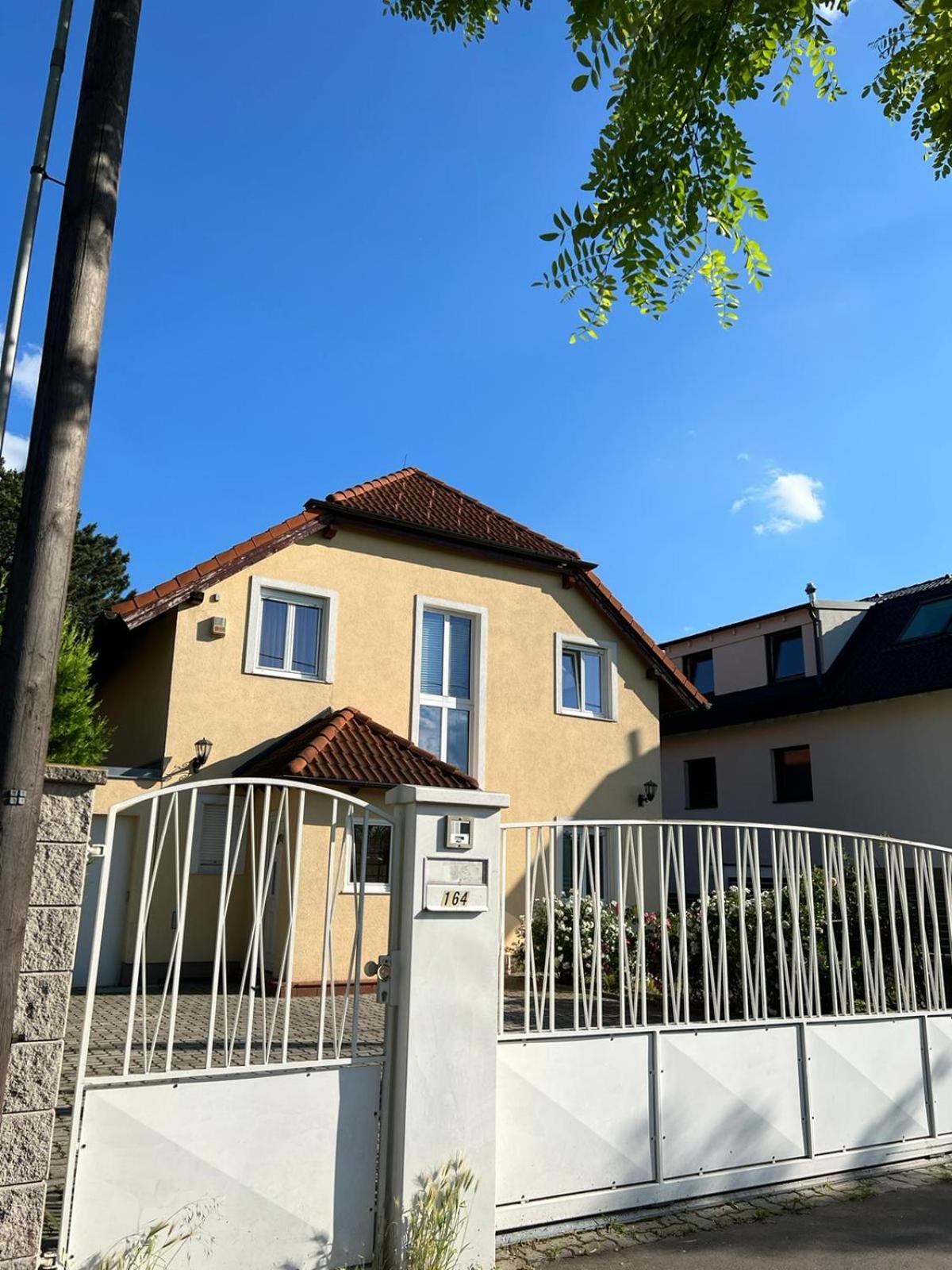 Elegant Garden Villa with Free Parking Sleeps 25