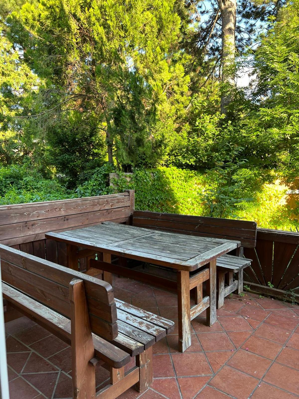 Elegant Garden Villa with Free Parking Sleeps 25