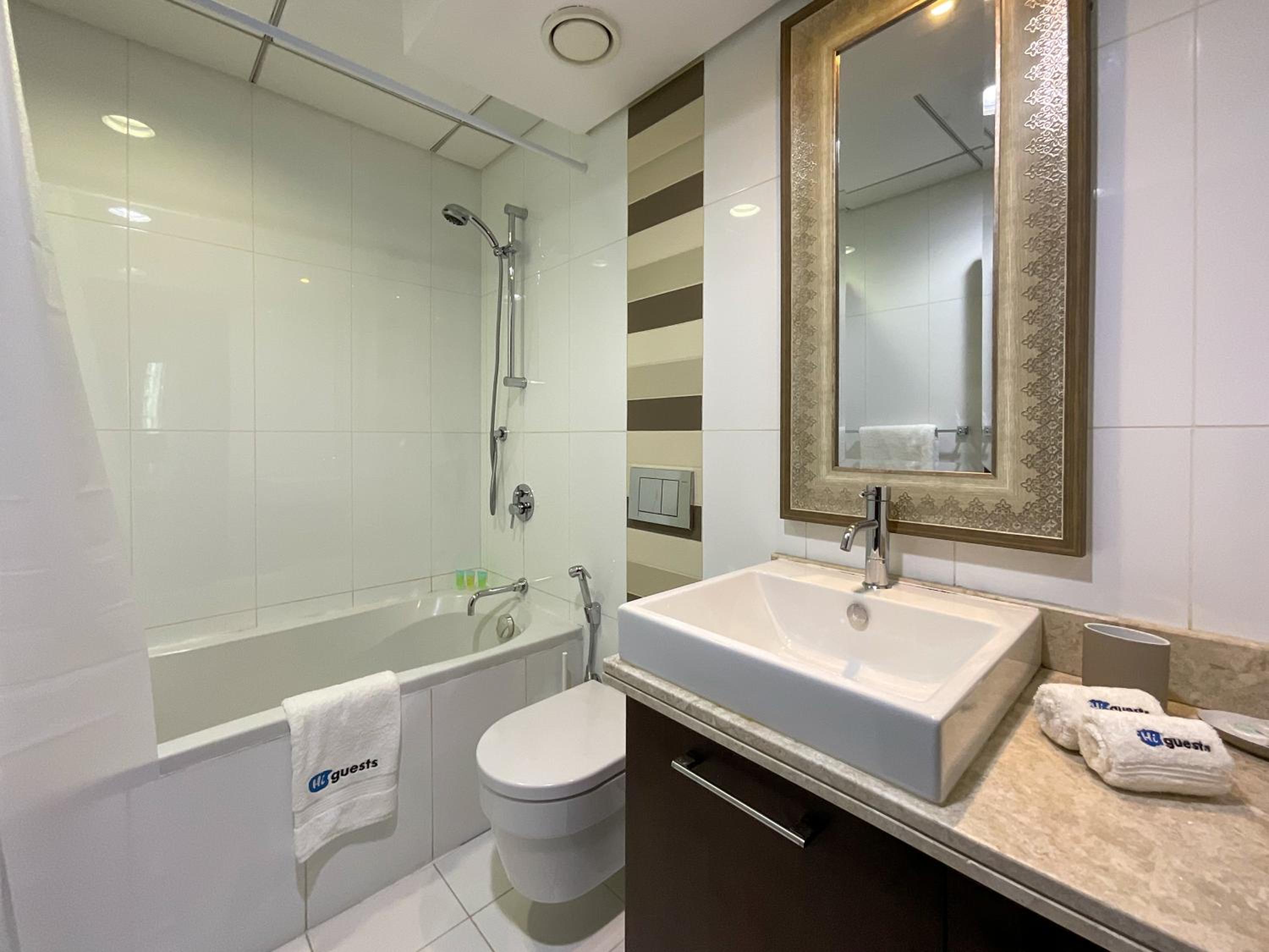 HiGuests - Amazing Apartment overlooking Burj Khalifa!