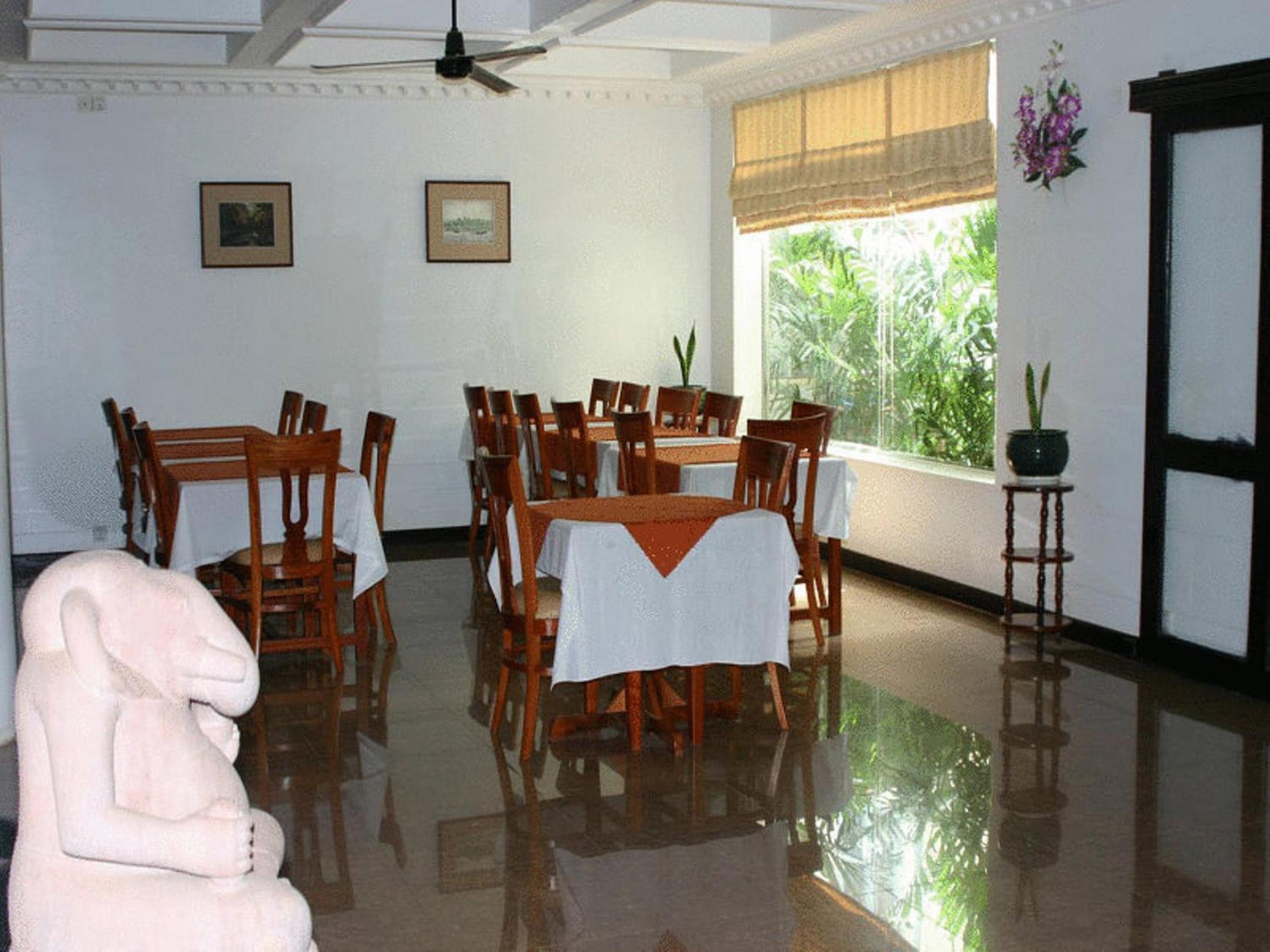 Mom's Guesthouse