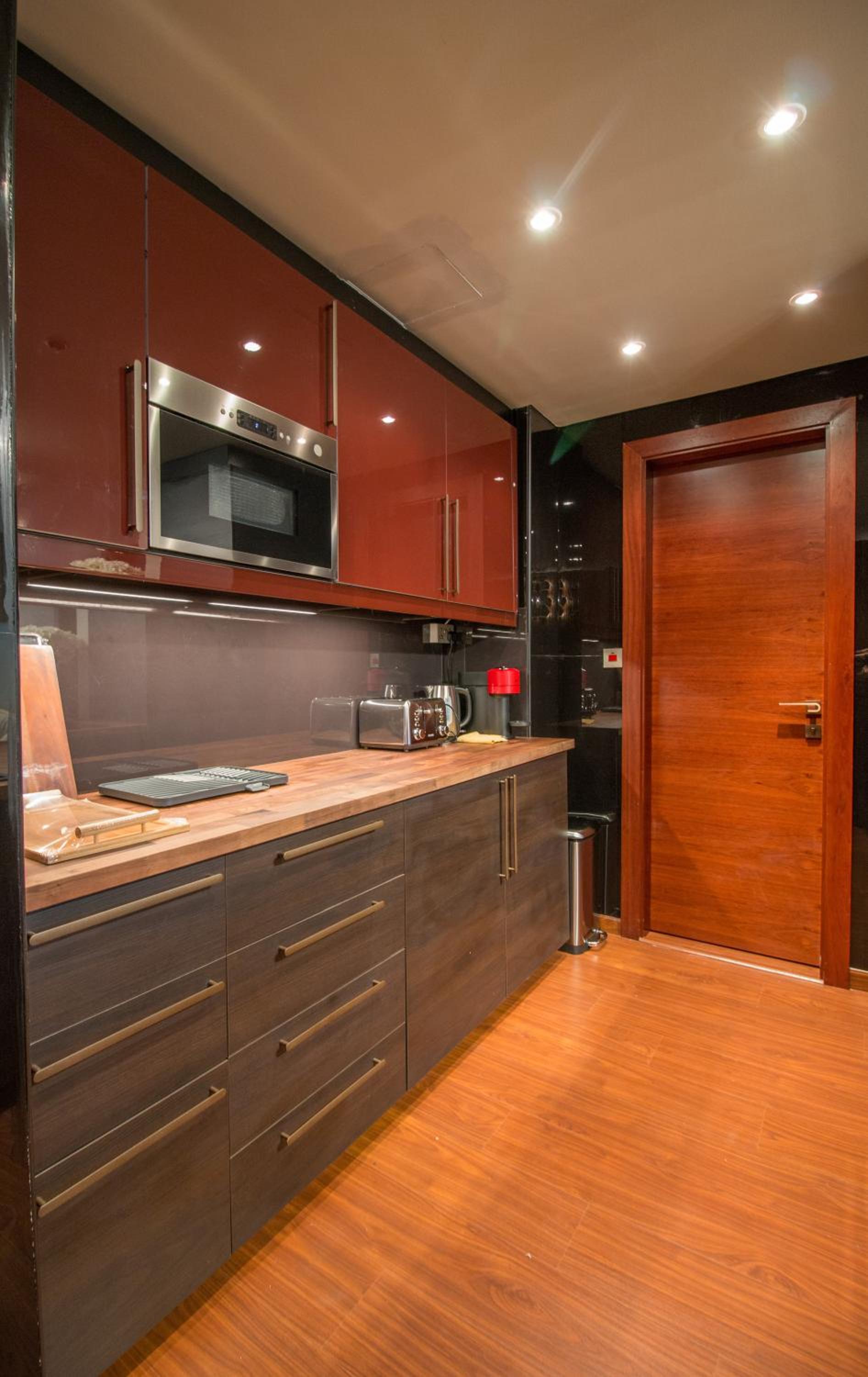 Luxurious 2BR - Fully Upgraded - High-end facilities