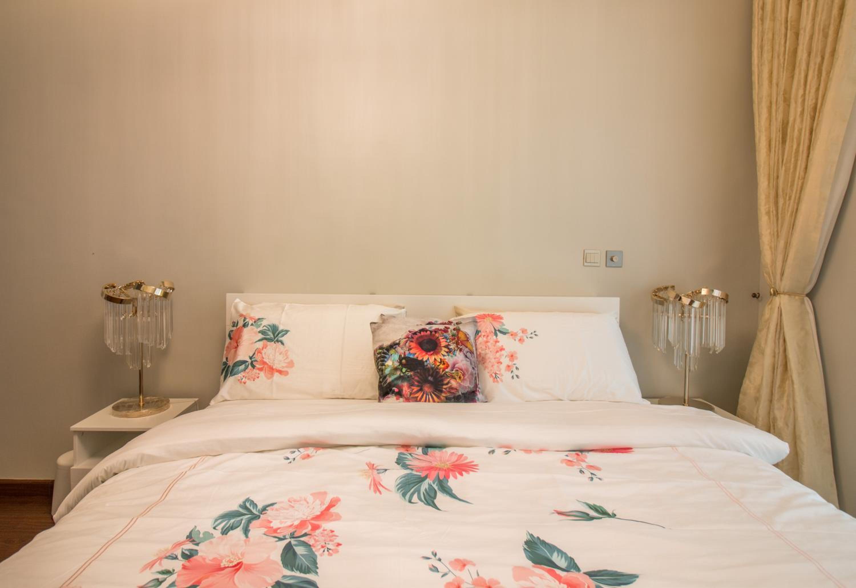 Luxurious 2BR - Fully Upgraded - High-end facilities