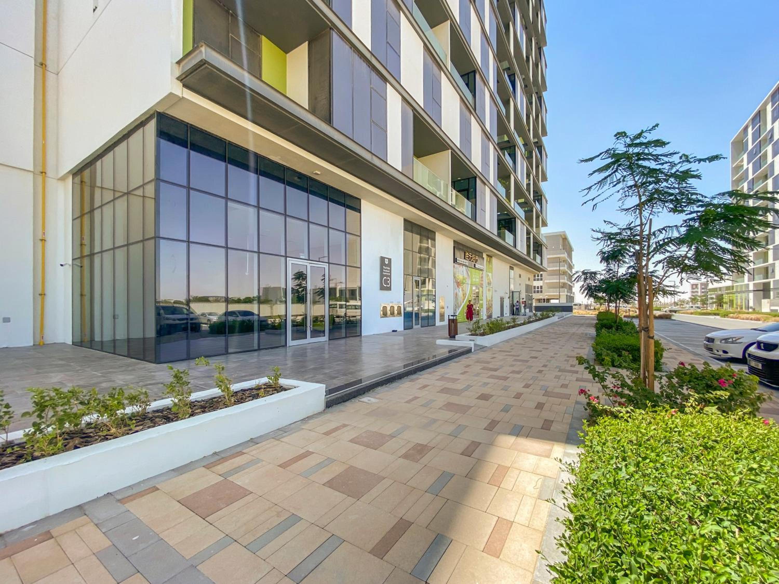 Luxurious 2BR - Fully Upgraded - High-end facilities