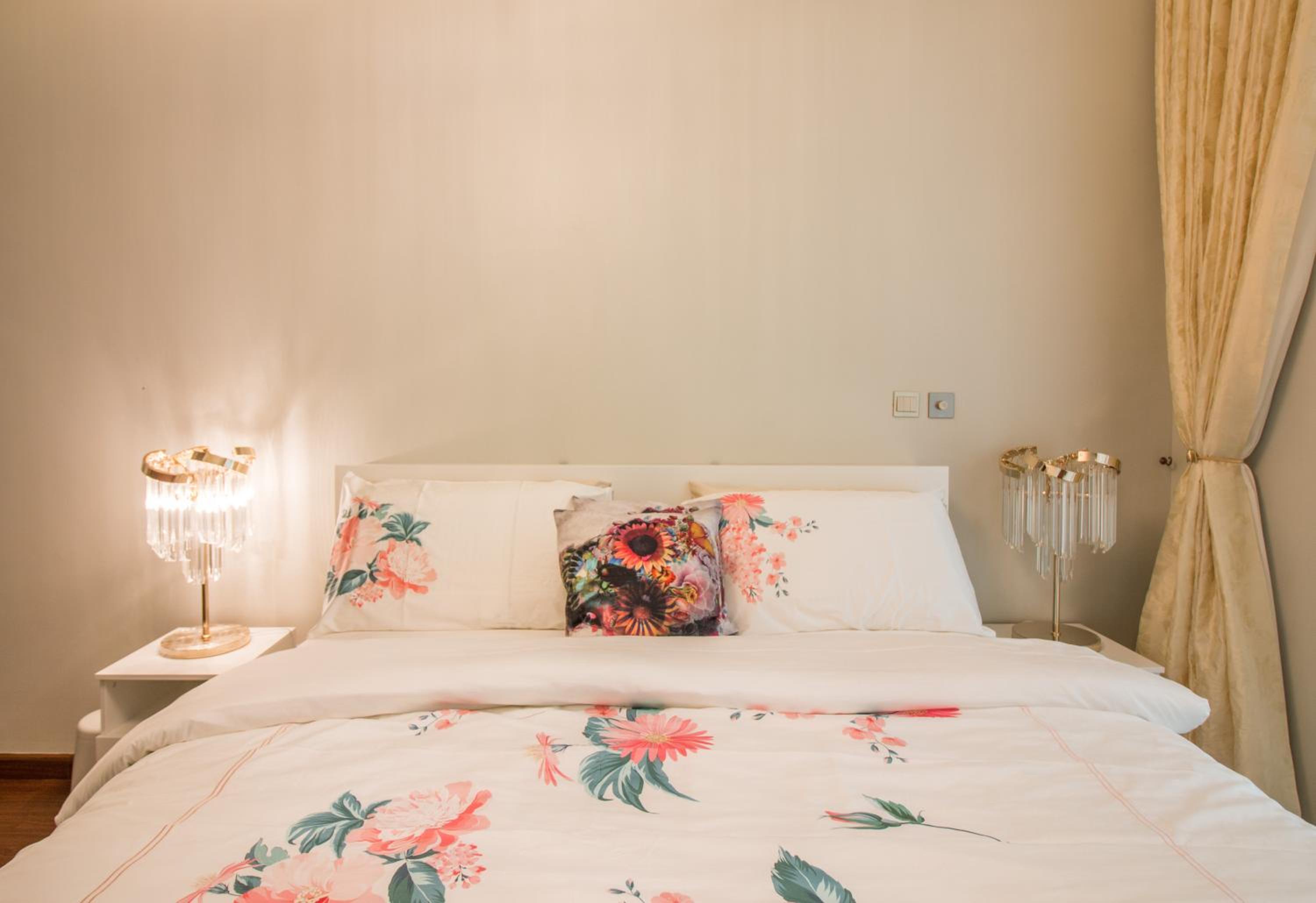 Luxurious 2BR - Fully Upgraded - High-end facilities