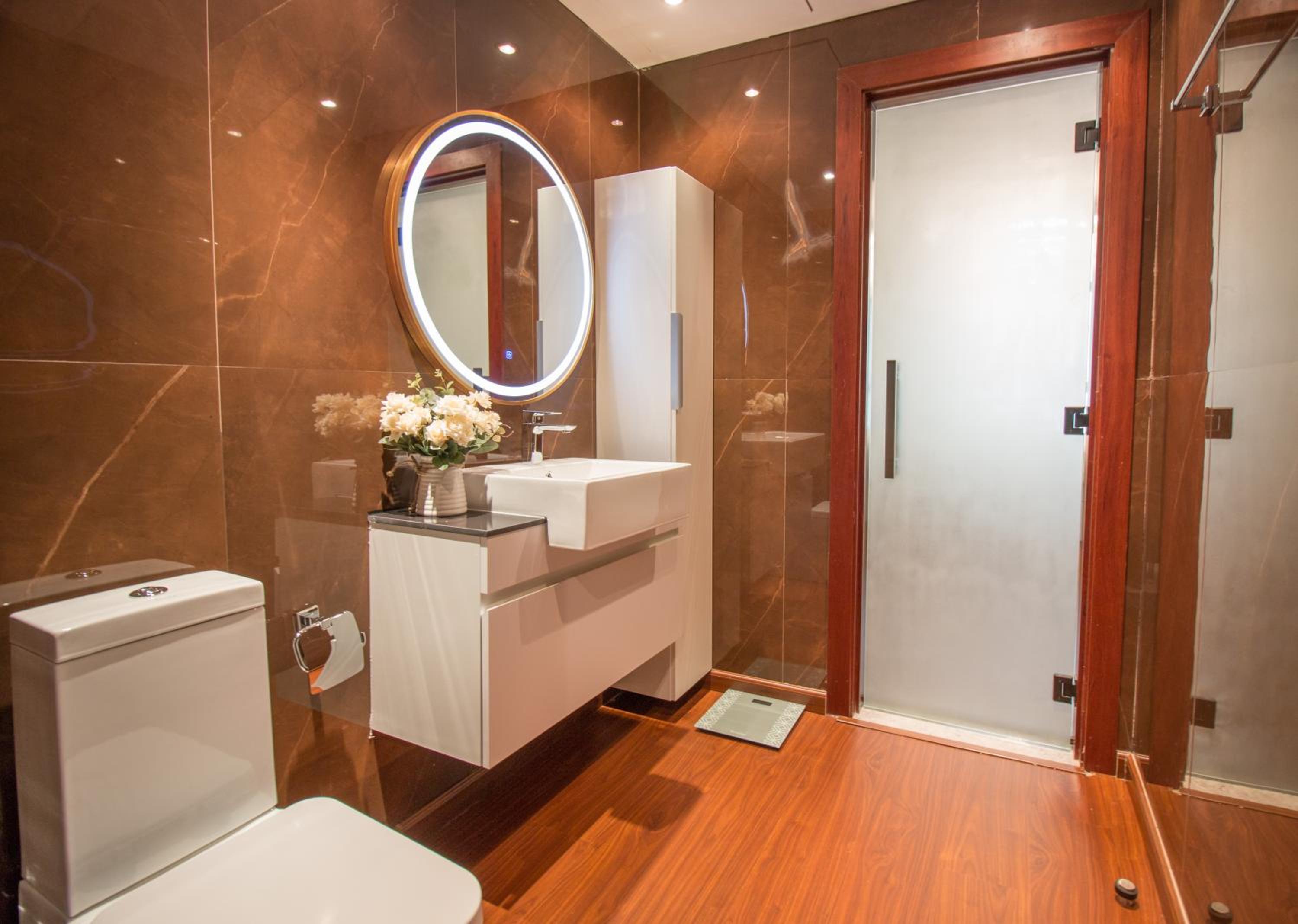 Luxurious 2BR - Fully Upgraded - High-end facilities