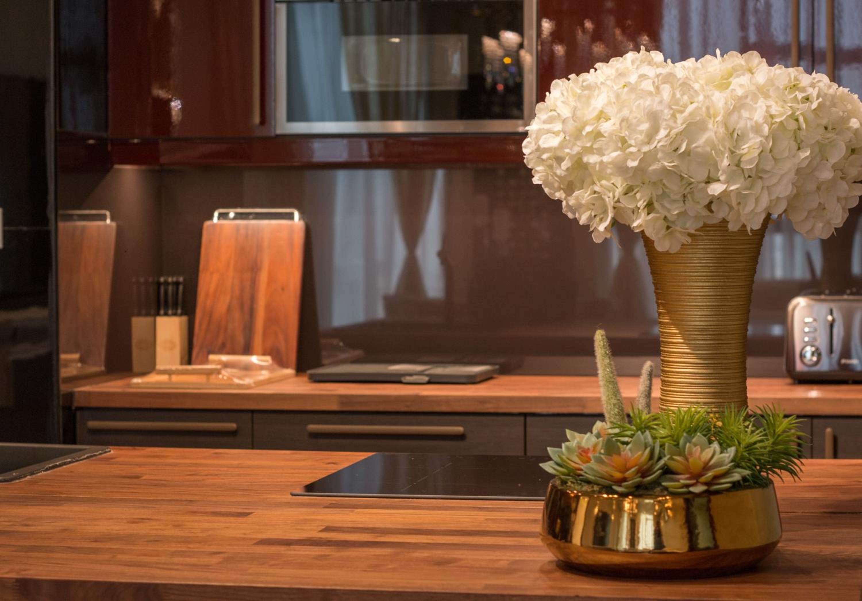 Luxurious 2BR - Fully Upgraded - High-end facilities
