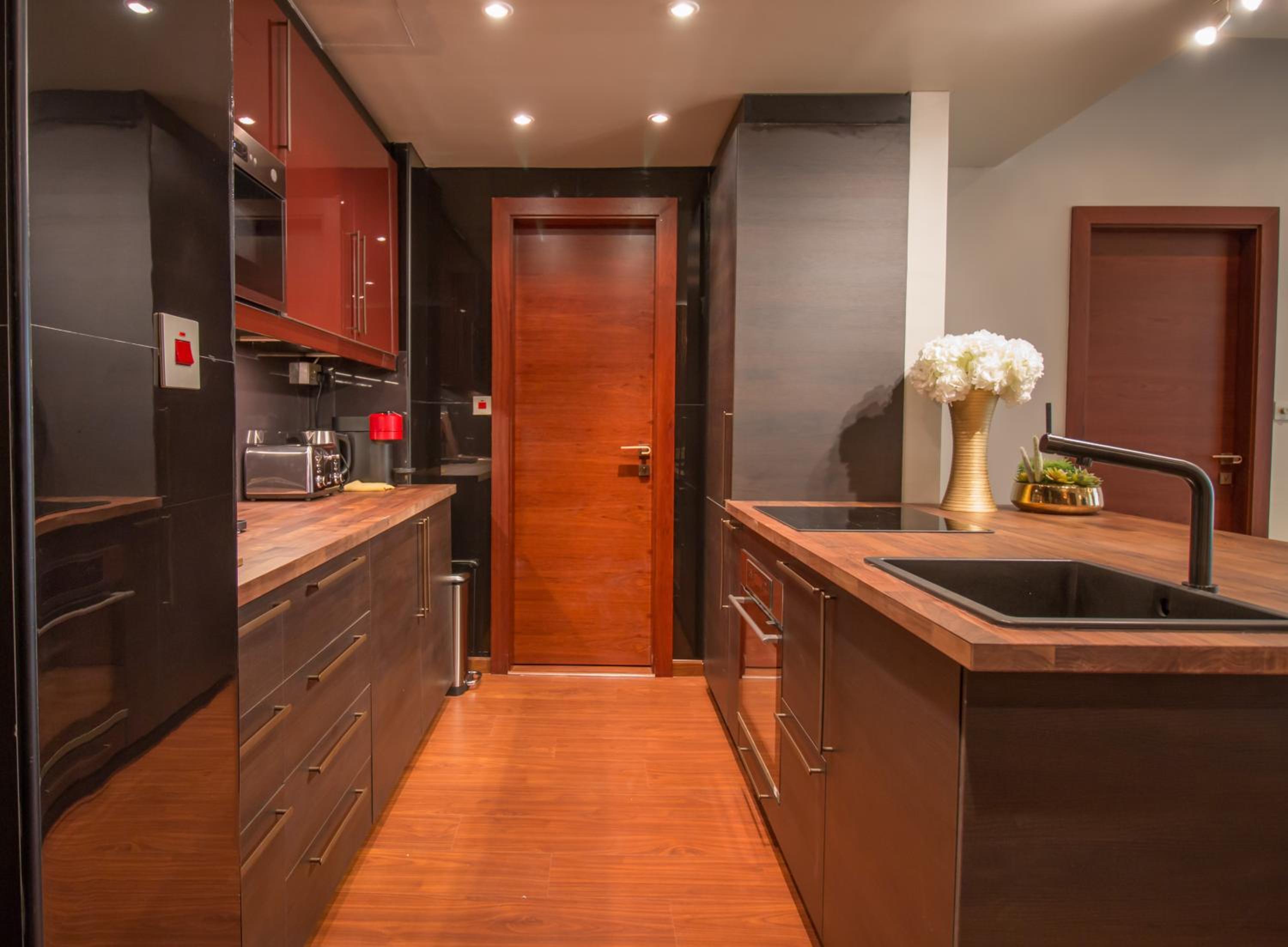 Luxurious 2BR - Fully Upgraded - High-end facilities