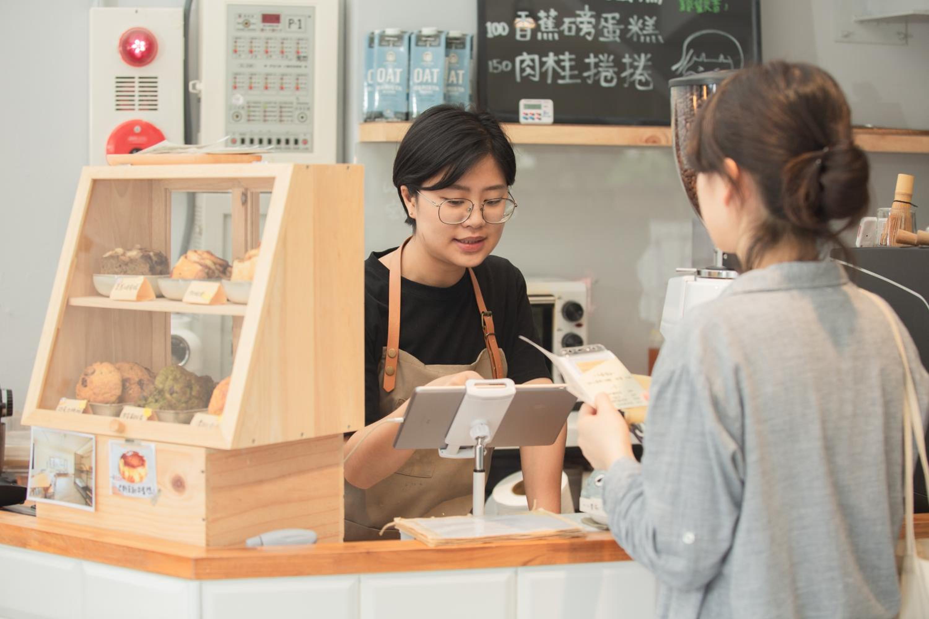 Corner Hostel & Cafe