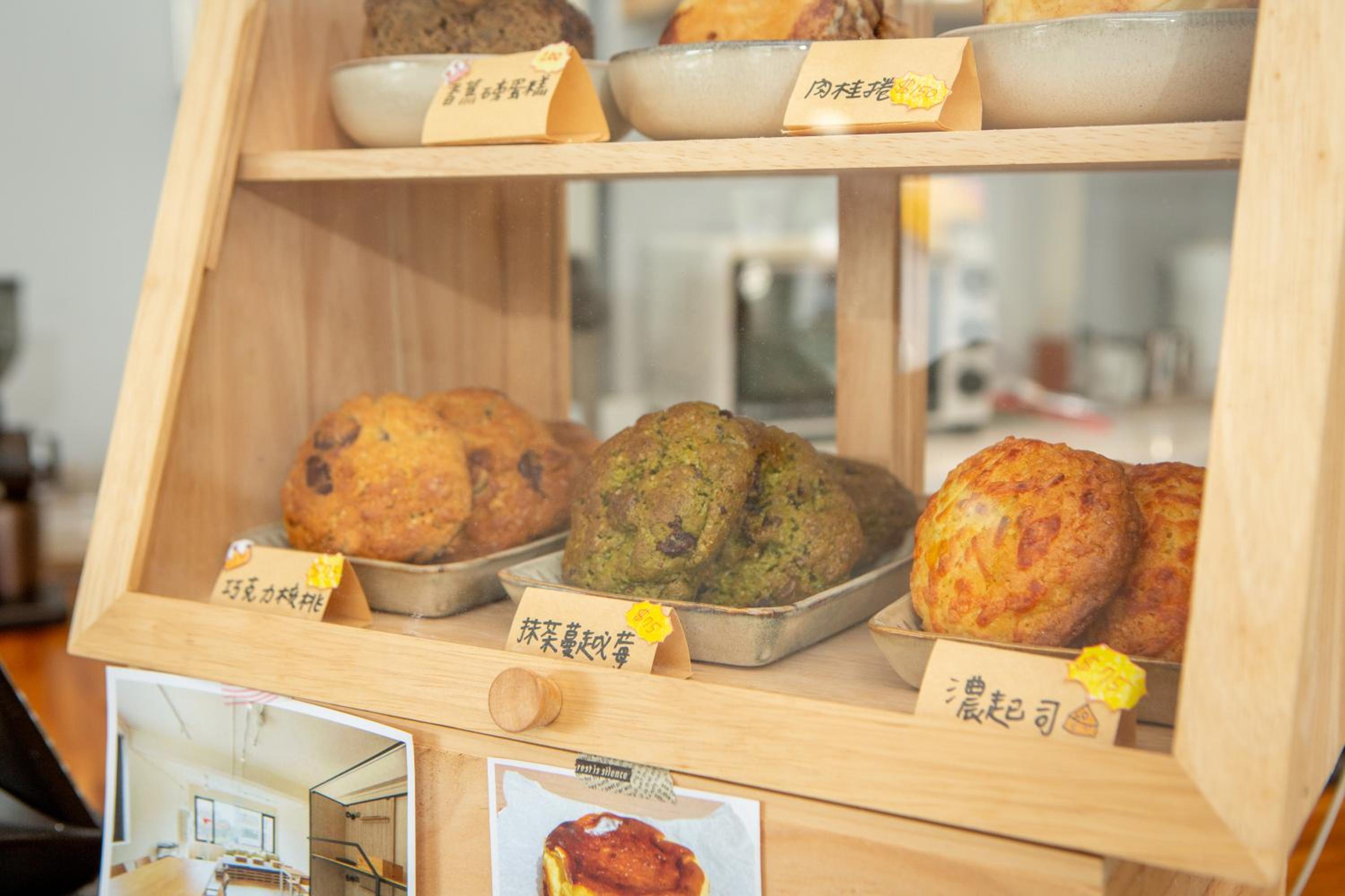 Corner Hostel & Cafe
