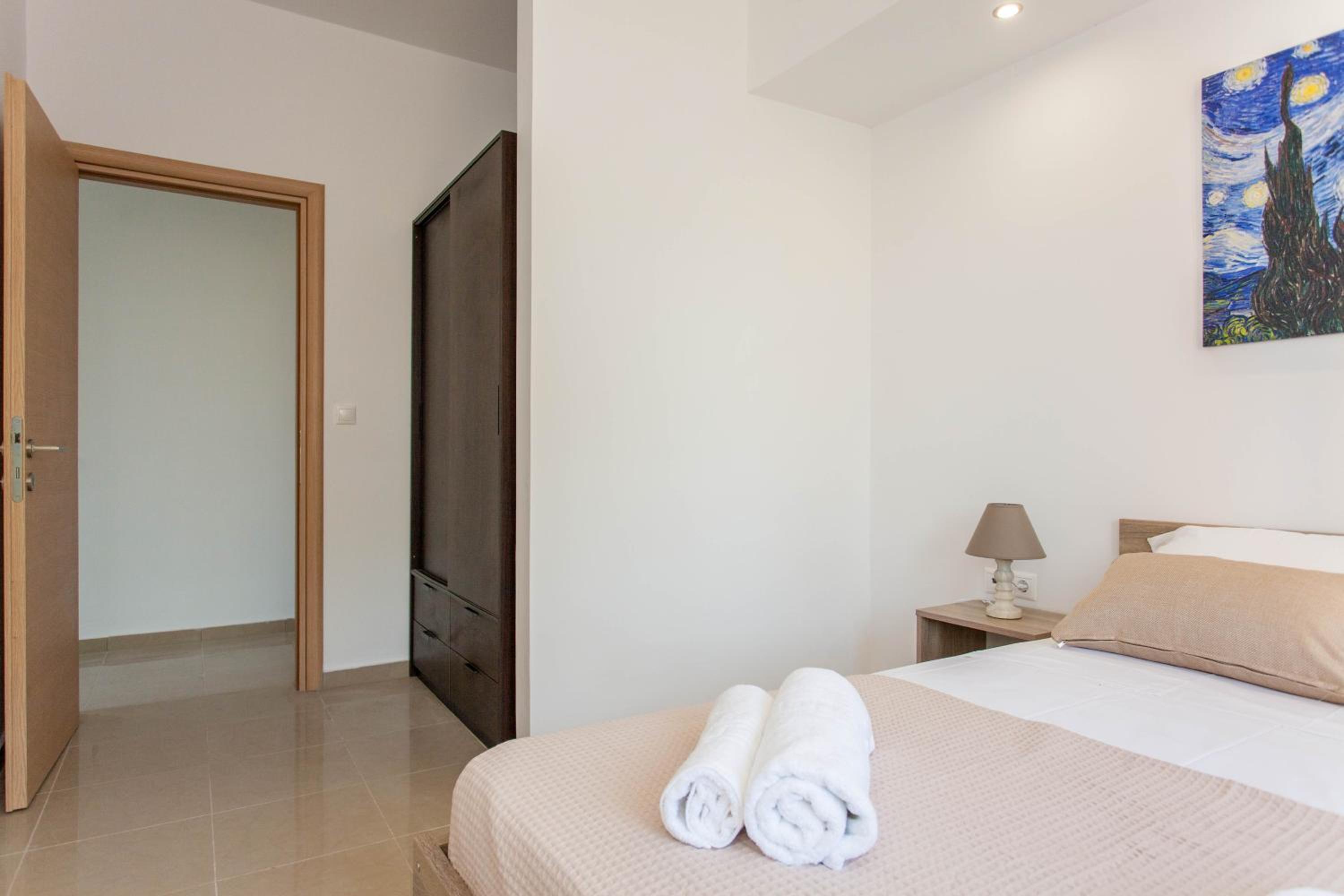 Hillside Seaview Apartment view 5