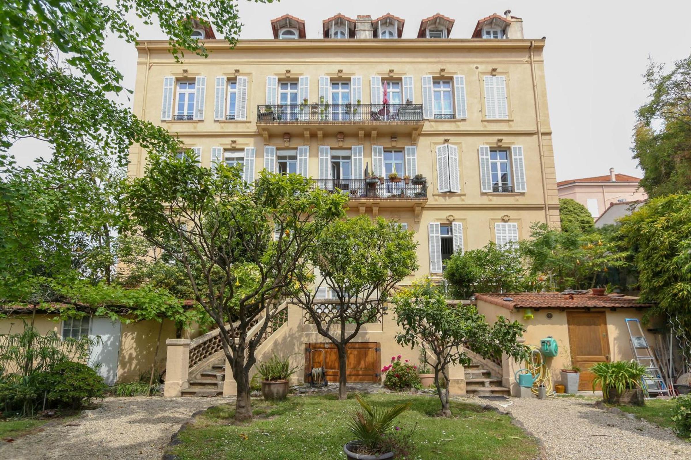 Modern apartment with 3 bedrooms balcony communal garden and AC- Benakey photo 2