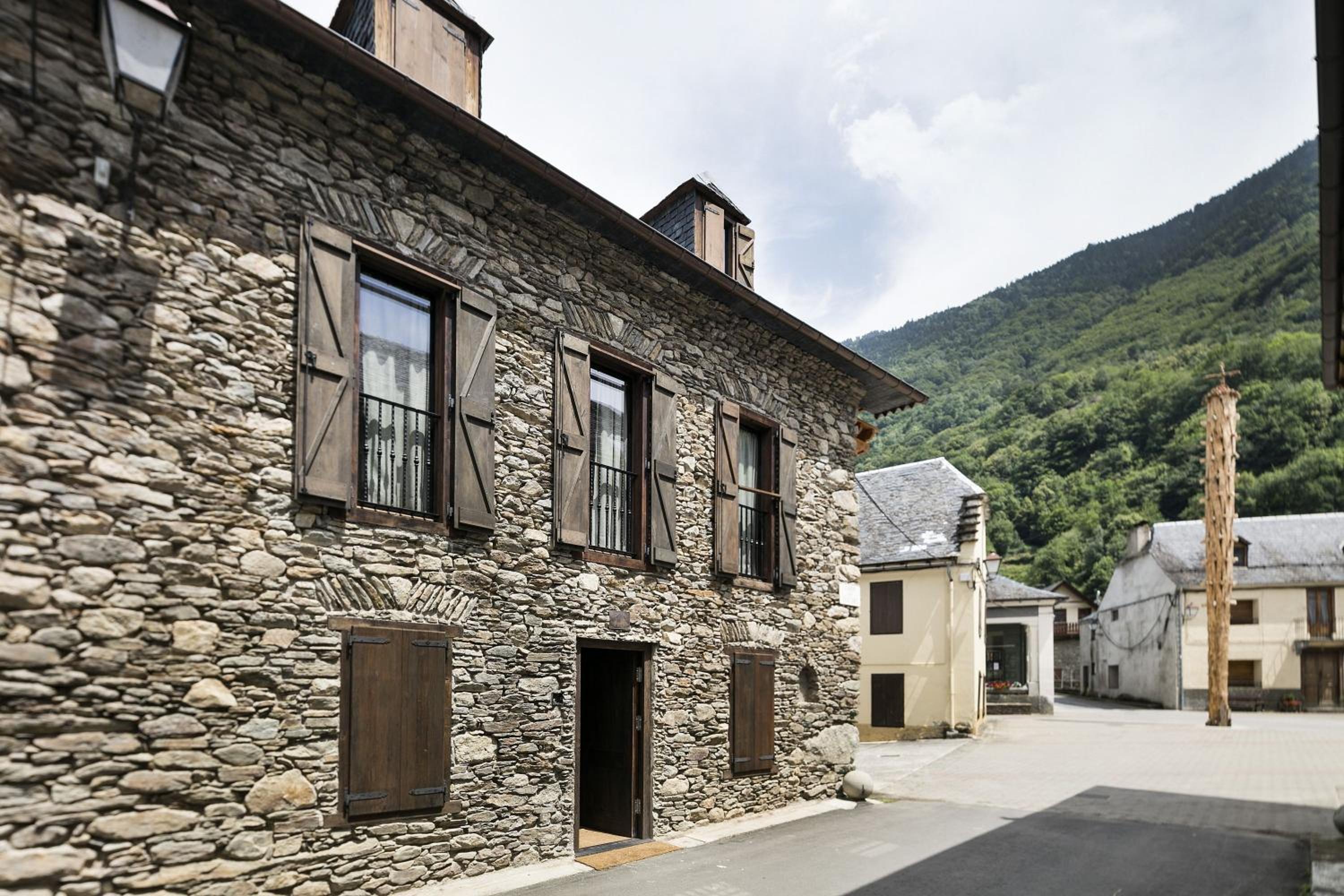 Luderna - Casa Les er Haro view 2