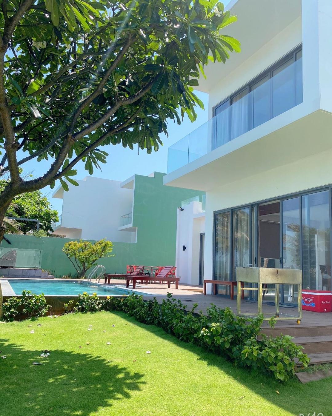 VILLA ARIA RESORT, THE SEA BY 10m,Biển và hồ bơi riêng view 2