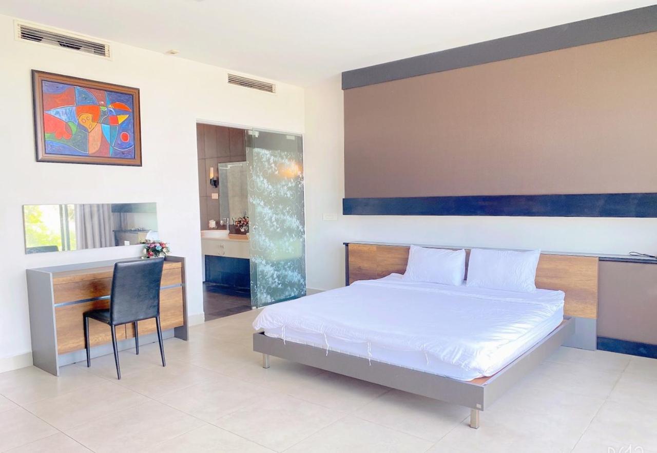 VILLA ARIA RESORT, THE SEA BY 10m,Biển và hồ bơi riêng view 4