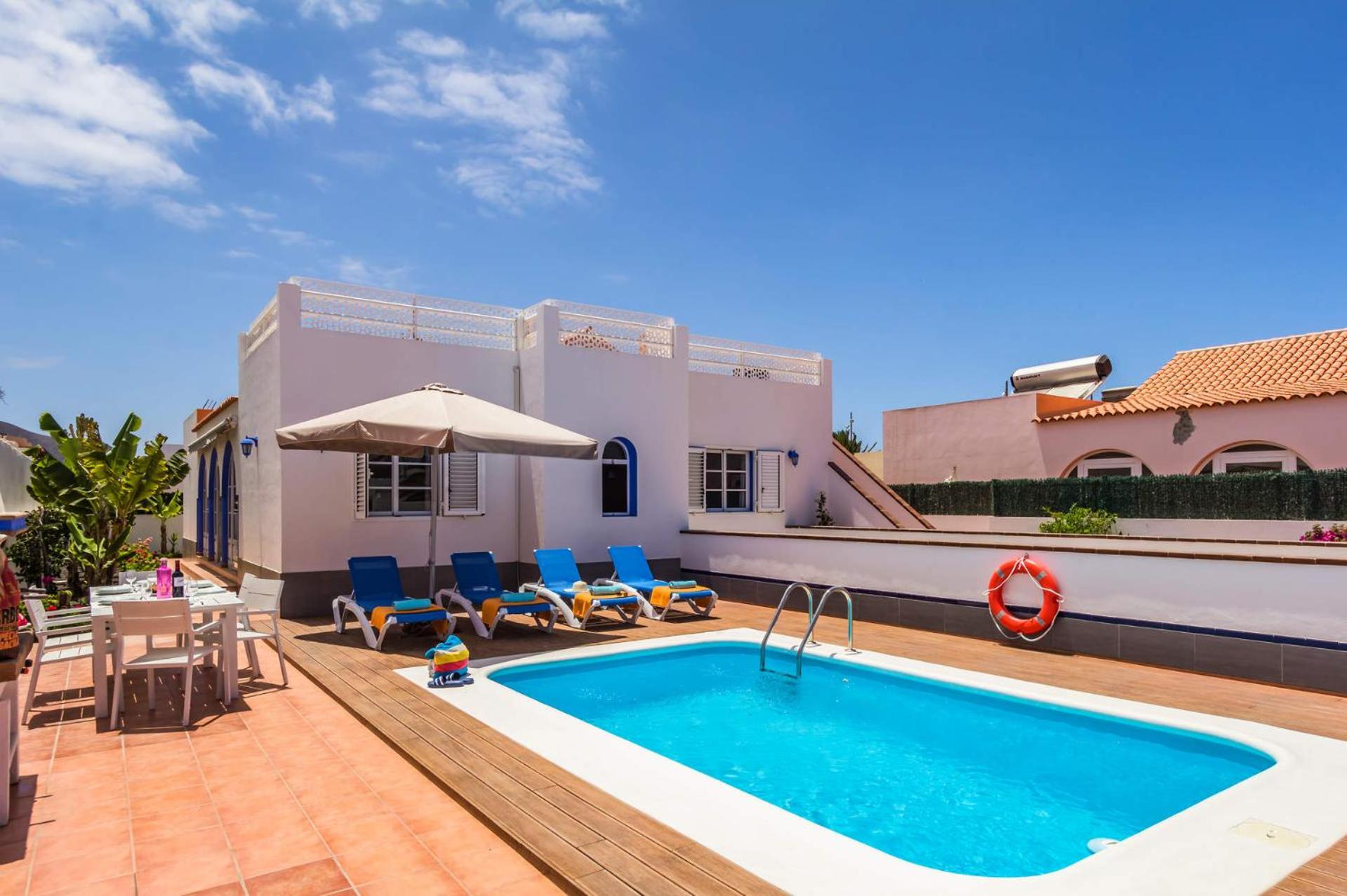 A Swim-Up Rooms Guide to Spain: When to Go, Where to Stay