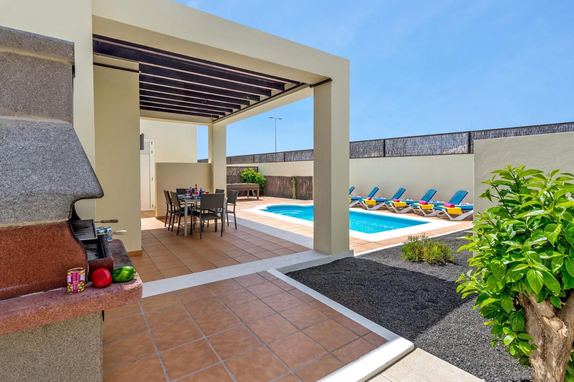 Villa Veraniego by Villa Plus