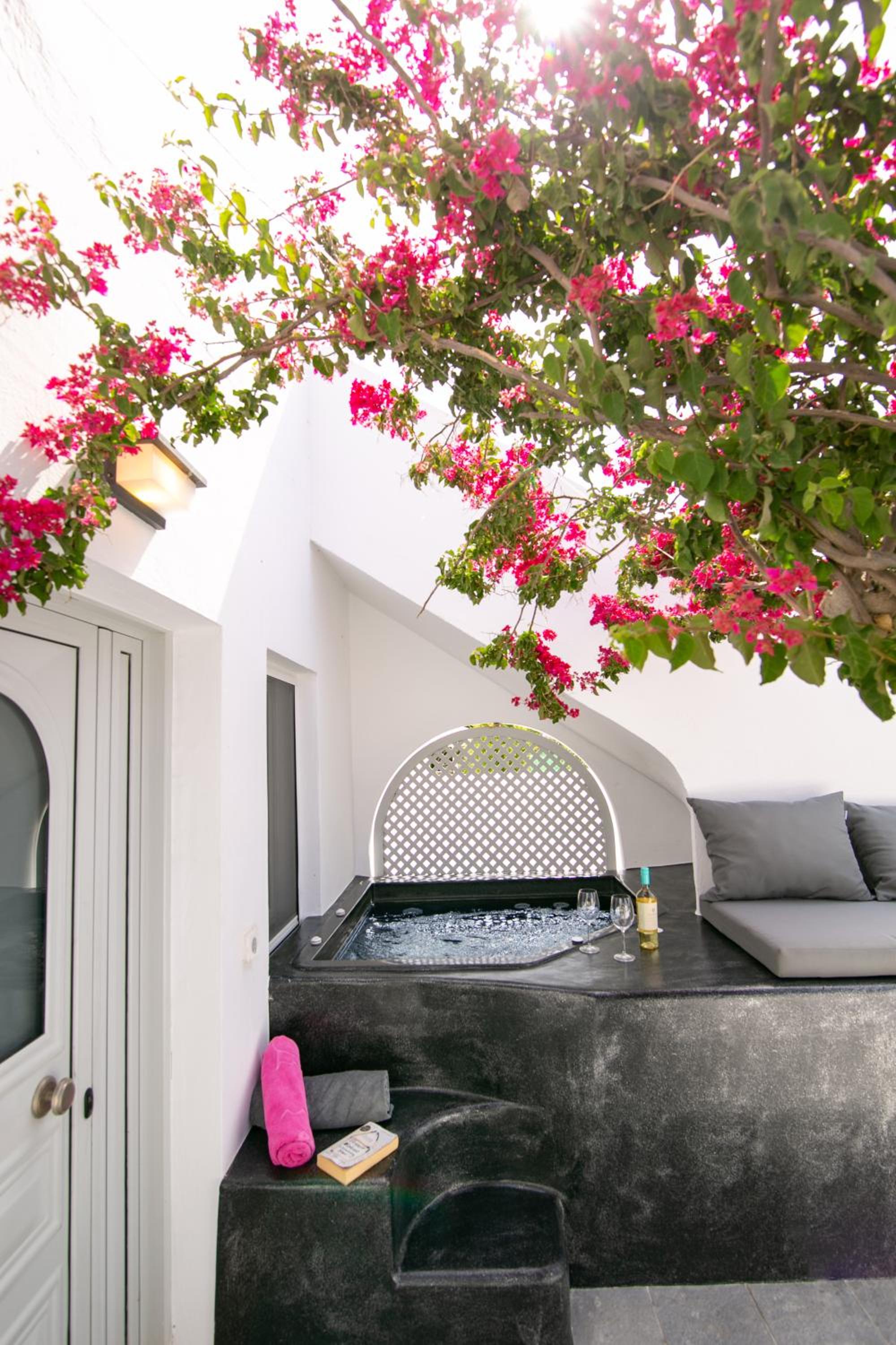 Sensia Luxury Apartment with Hot tub photo 3