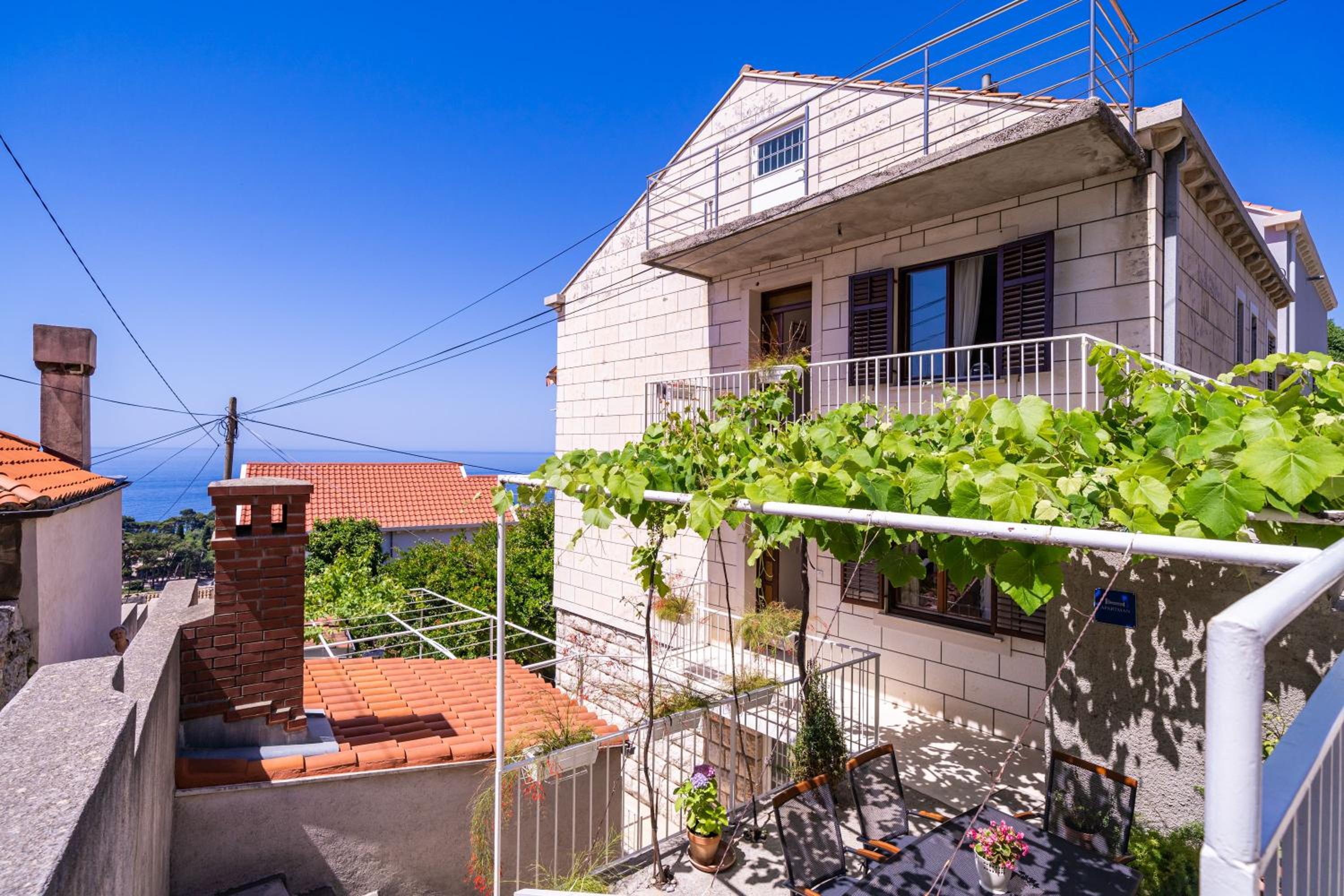 Apartments & Rooms Stella