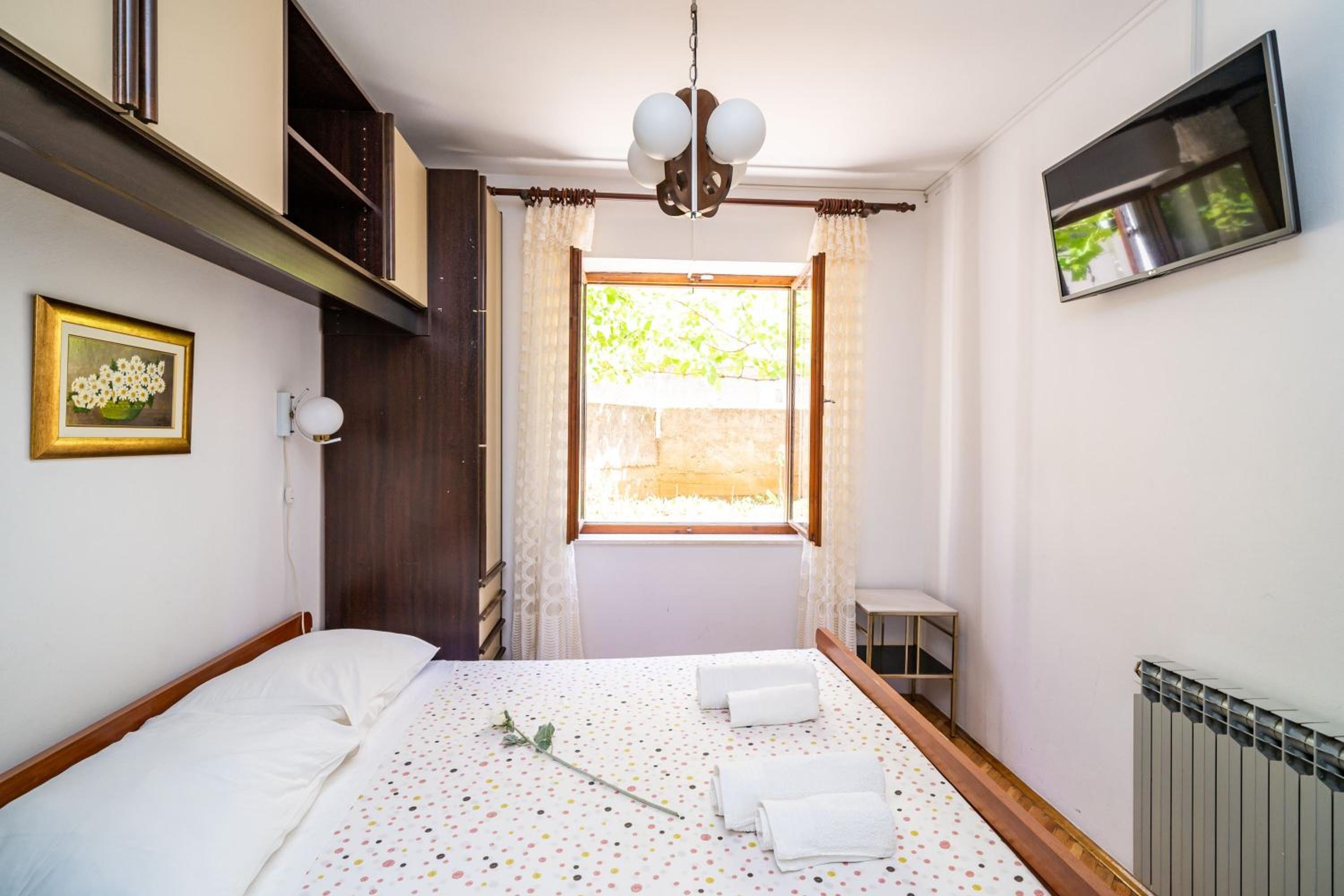 Apartments & Rooms Stella