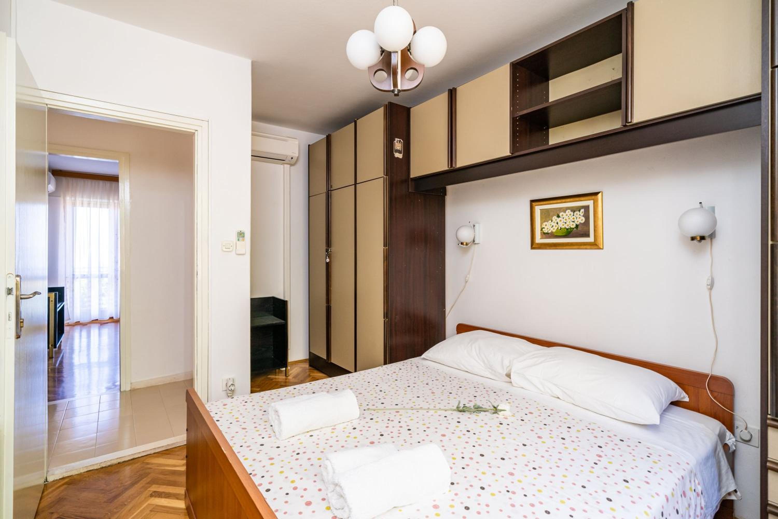 Apartments & Rooms Stella