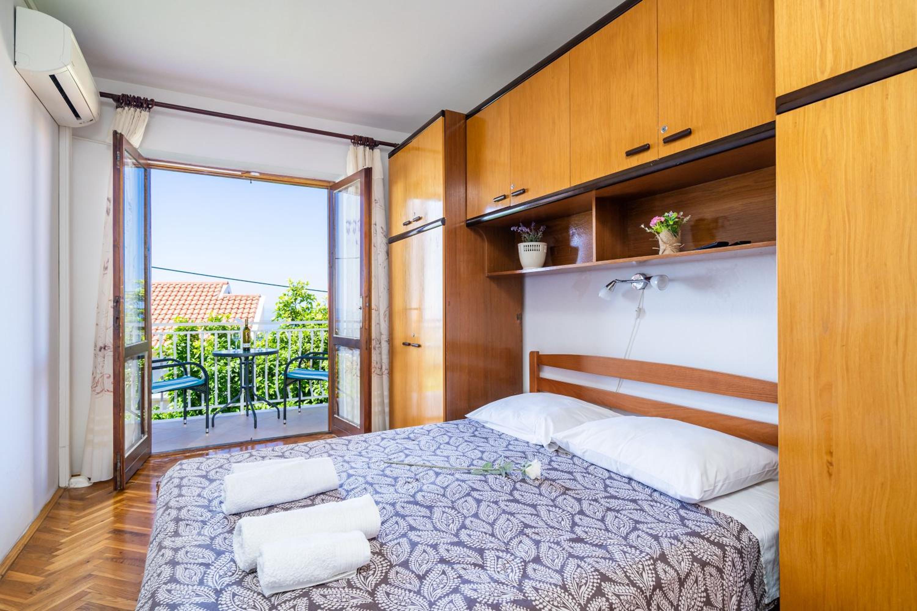 Apartments & Rooms Stella