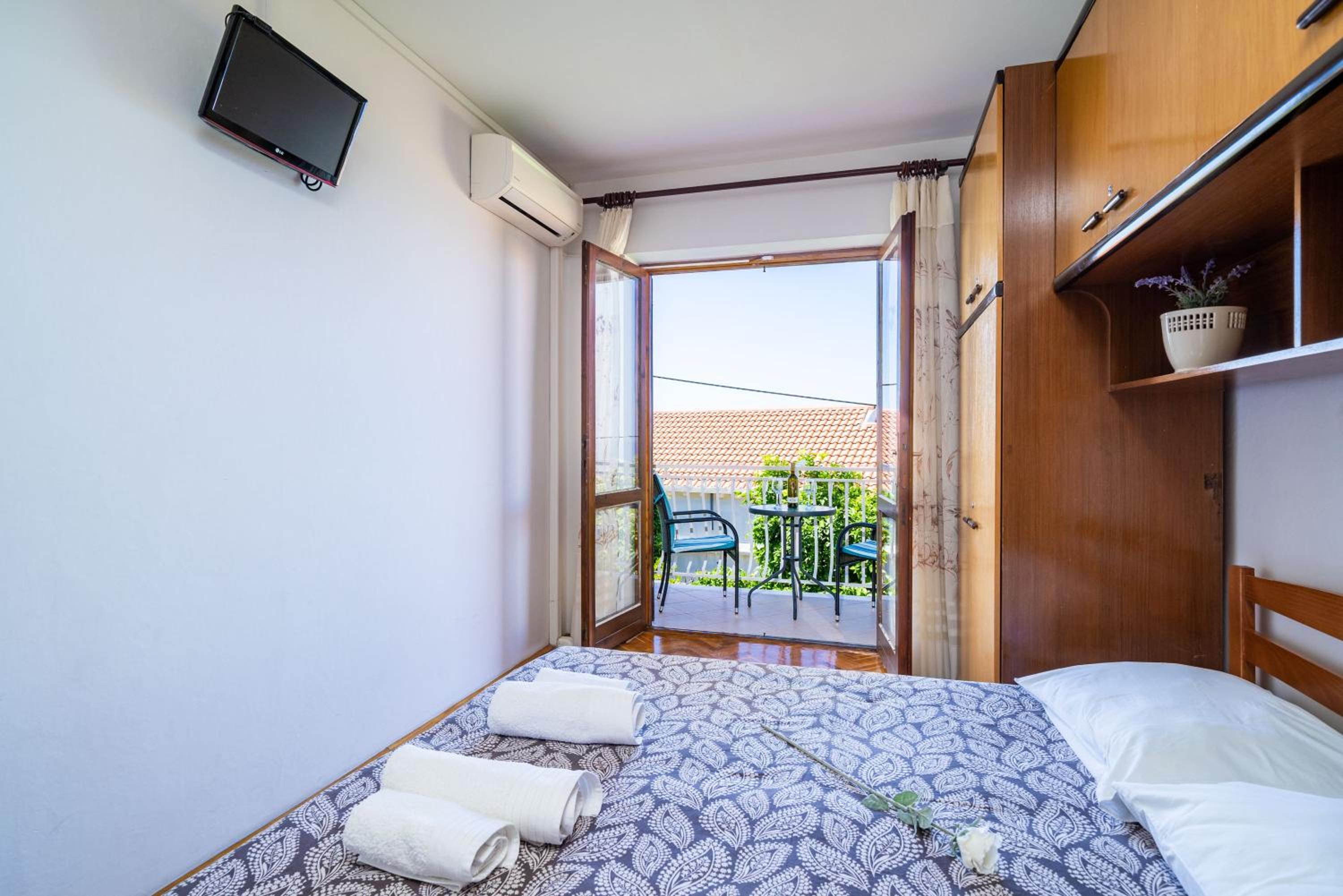 Apartments & Rooms Stella