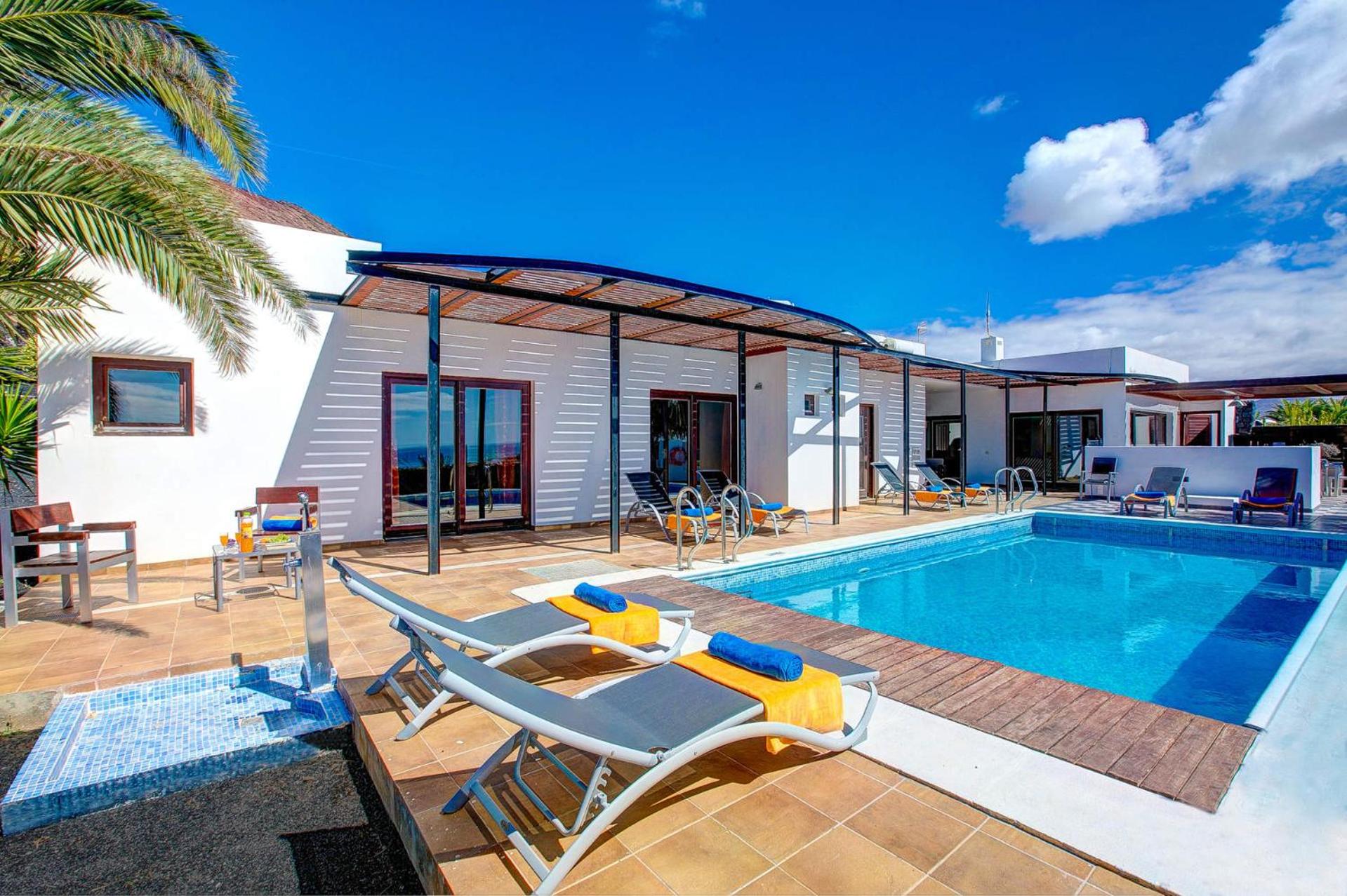 Villa Corito Cinco by Villa Plus