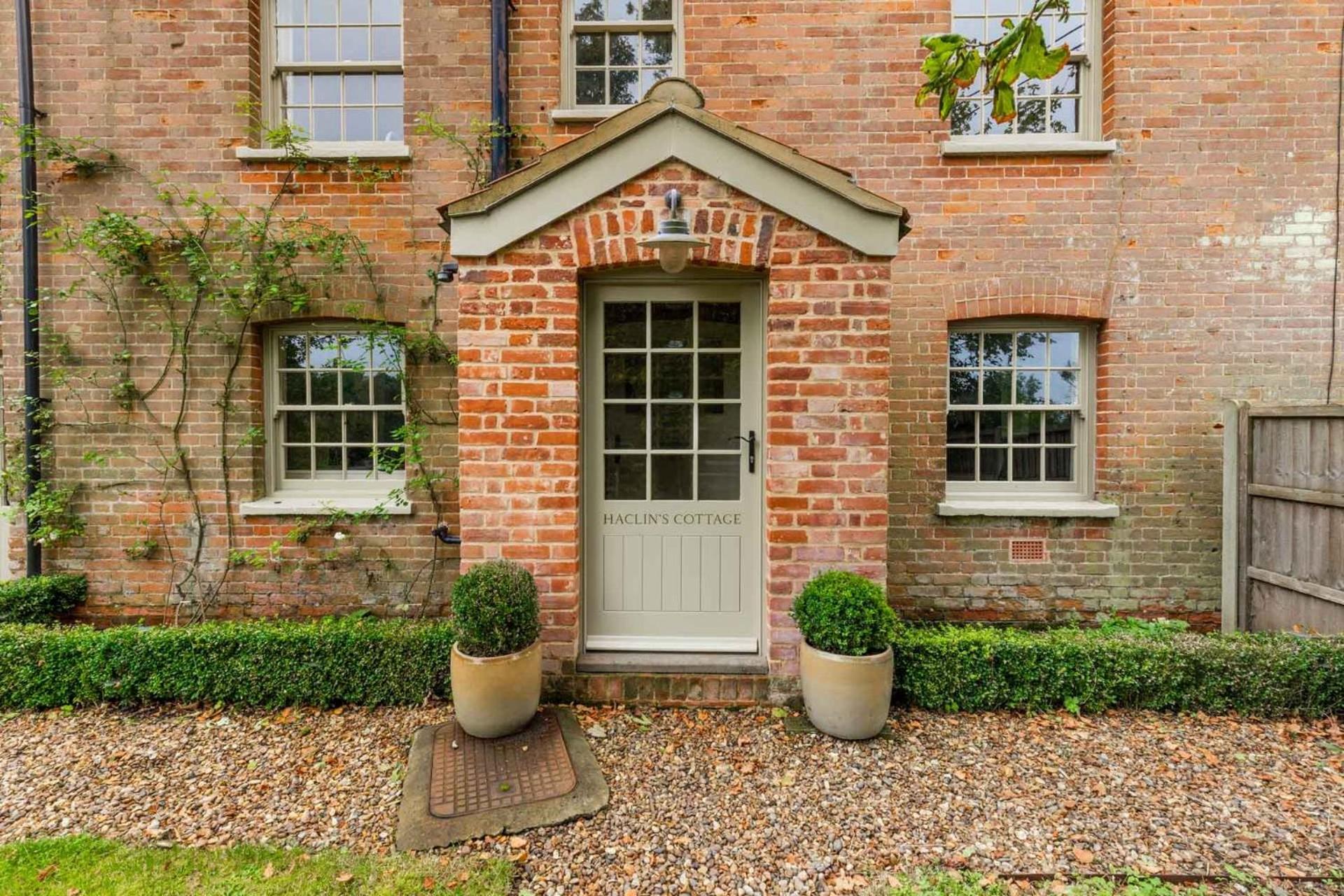 Host & Stay - Haclins Cottage view 4