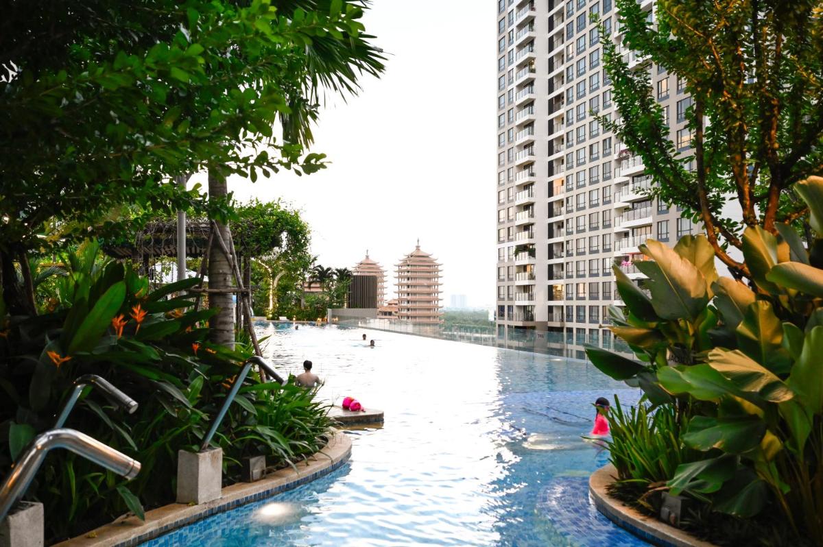 Estella Heights Saigon City View 2BR Apartment & Pool