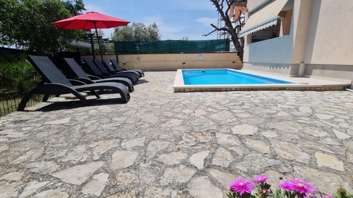 Family villa Oaza in Pula view 4