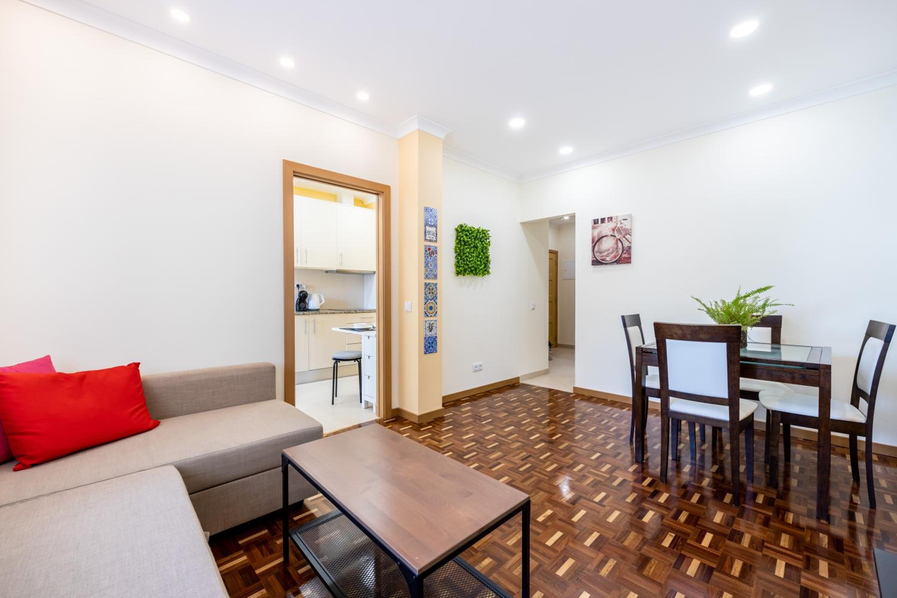 Urban City View Apartment view 2