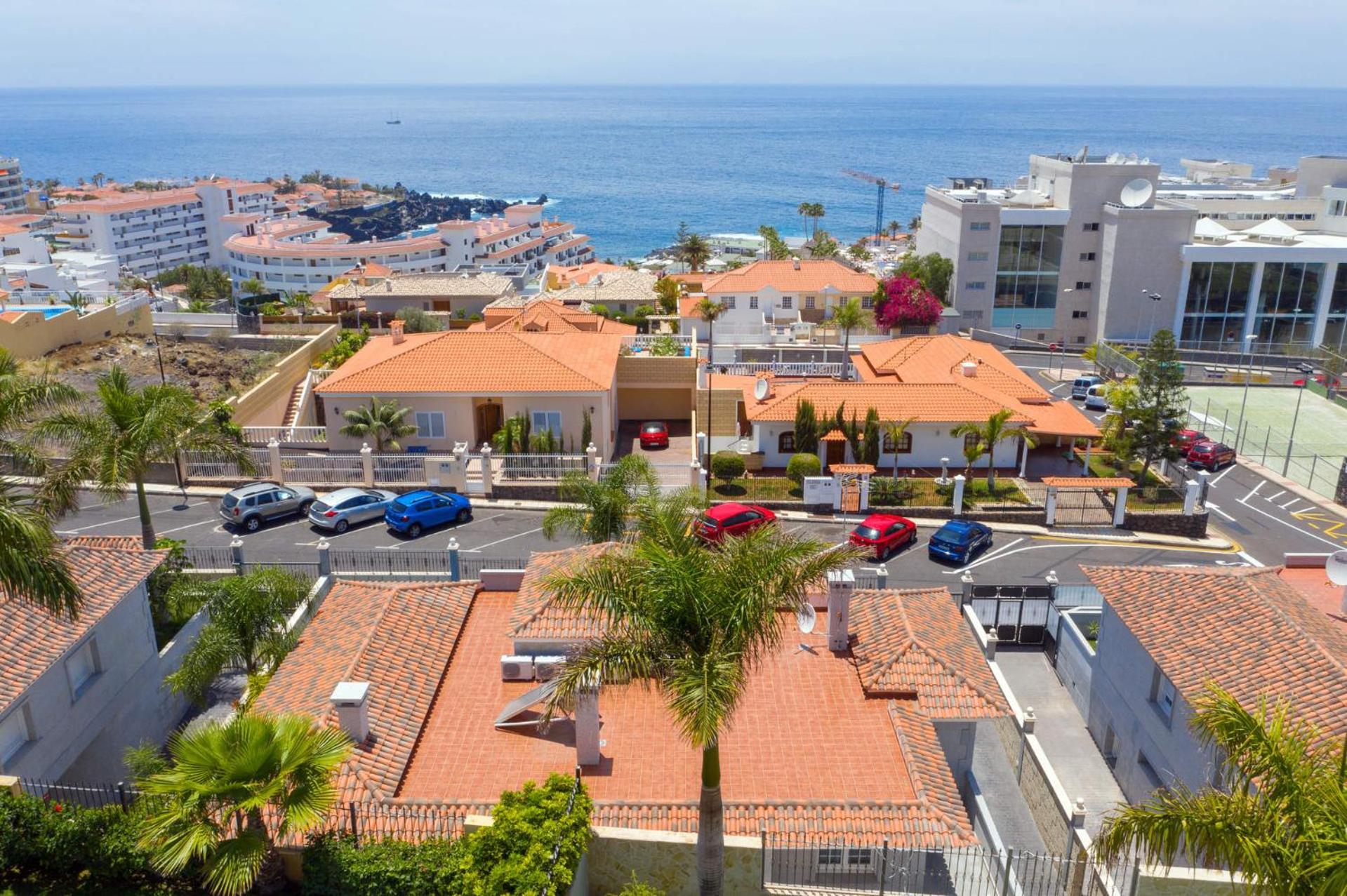 Villa Leonardo Dos by Villa Plus