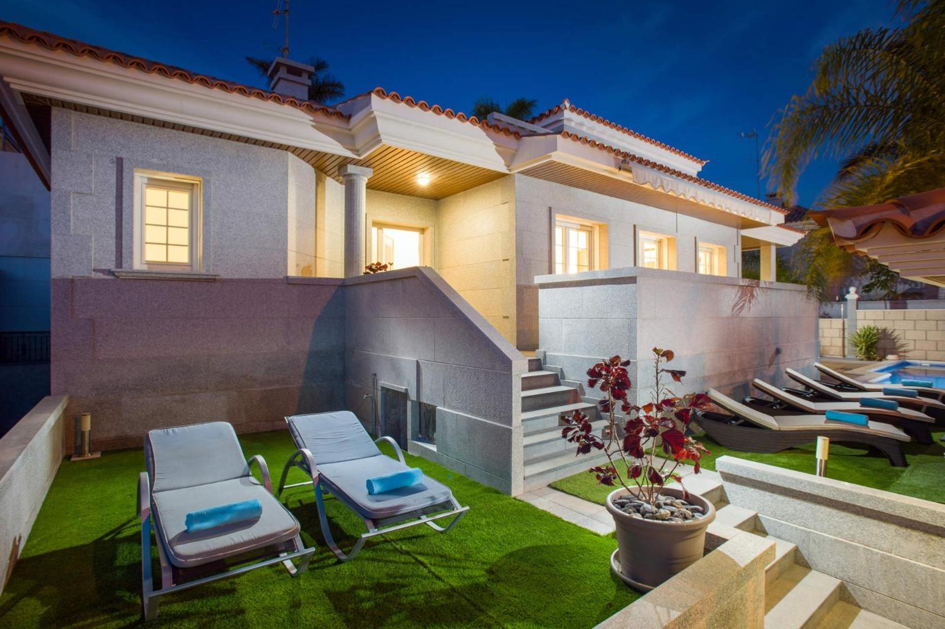 Villa Leonardo Dos by Villa Plus