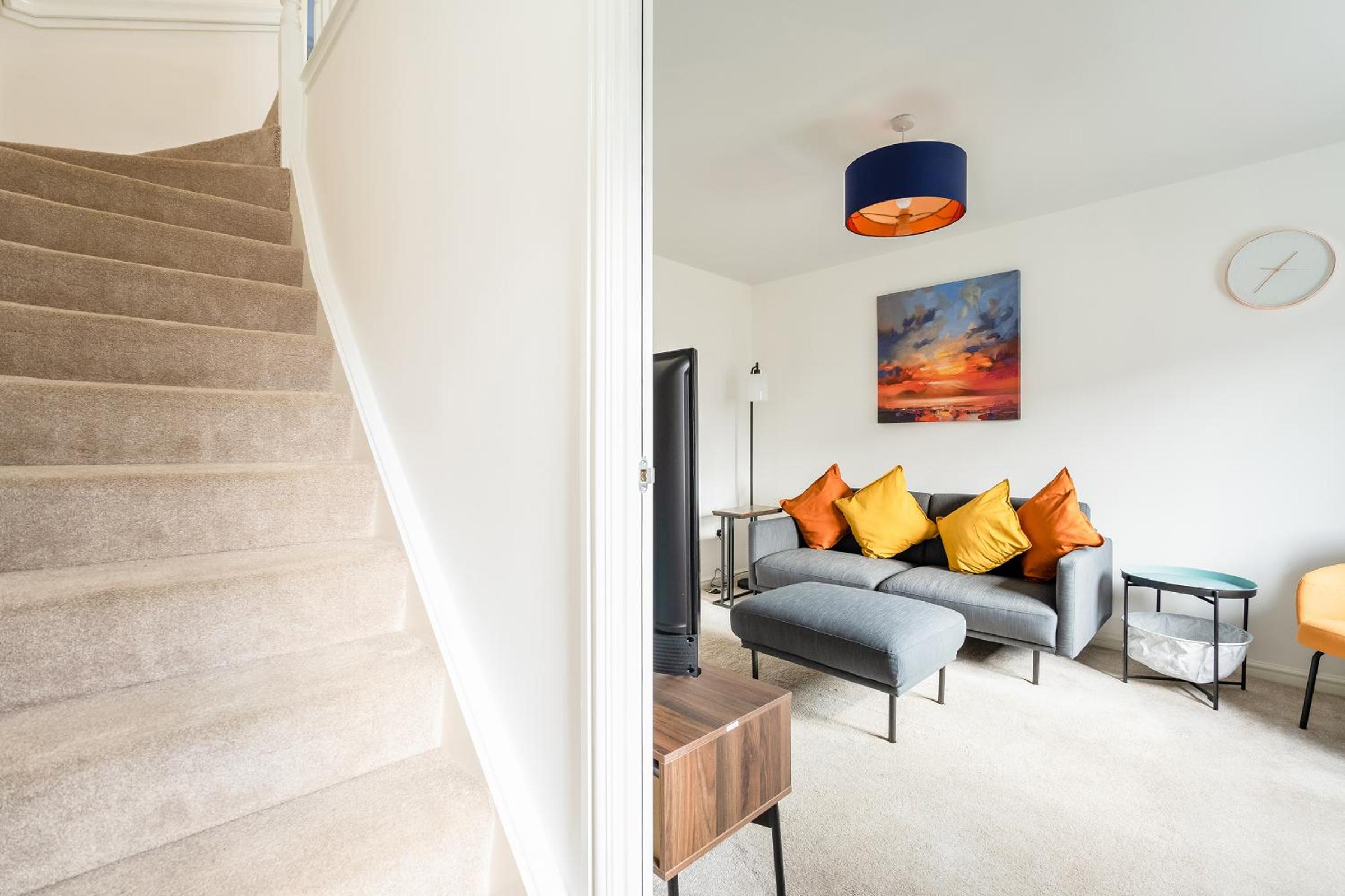 Modern 3-Bed Family Home Near Glasgow Airport