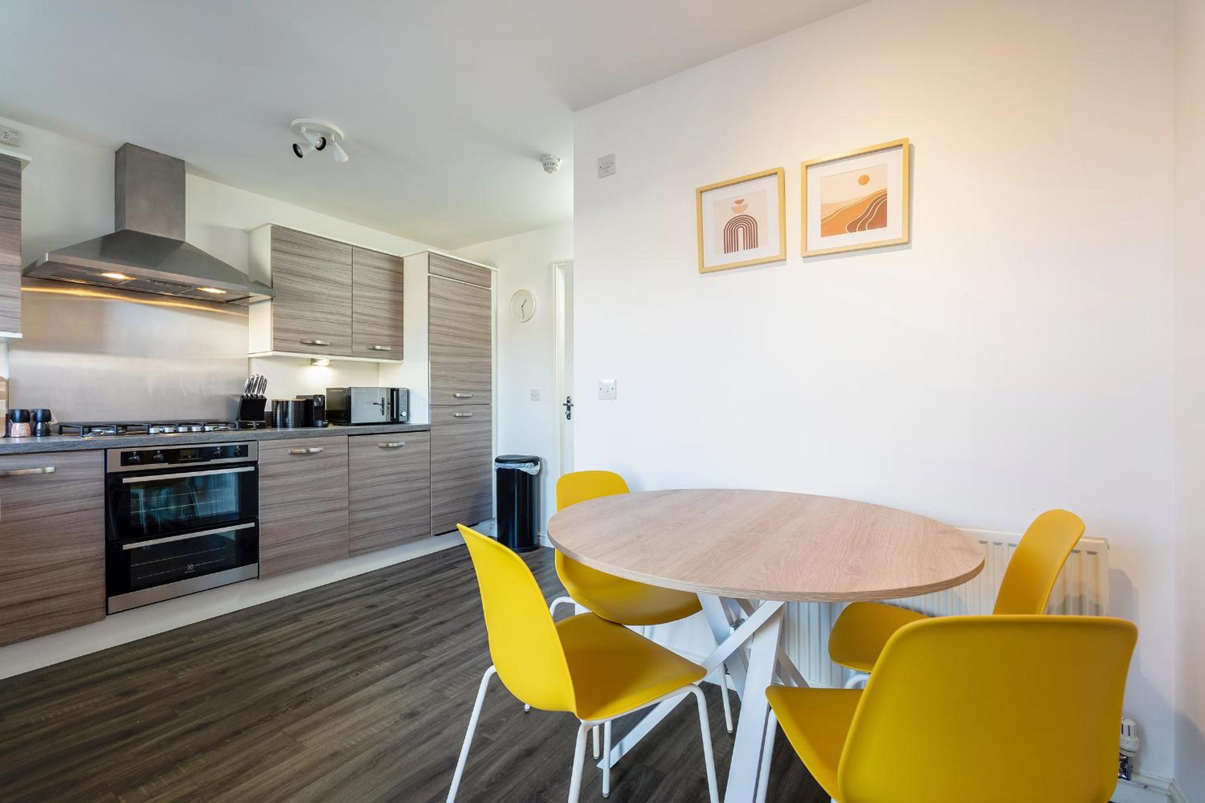 Modern 3-Bed Family Home Near Glasgow Airport