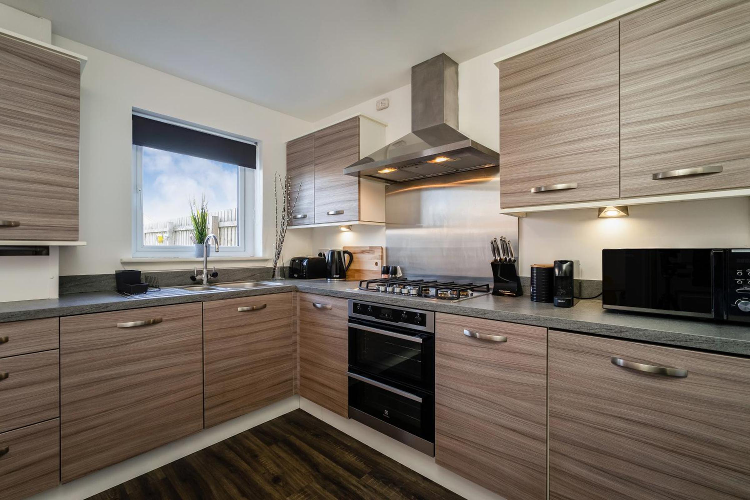 Modern 3-Bed Family Home Near Glasgow Airport
