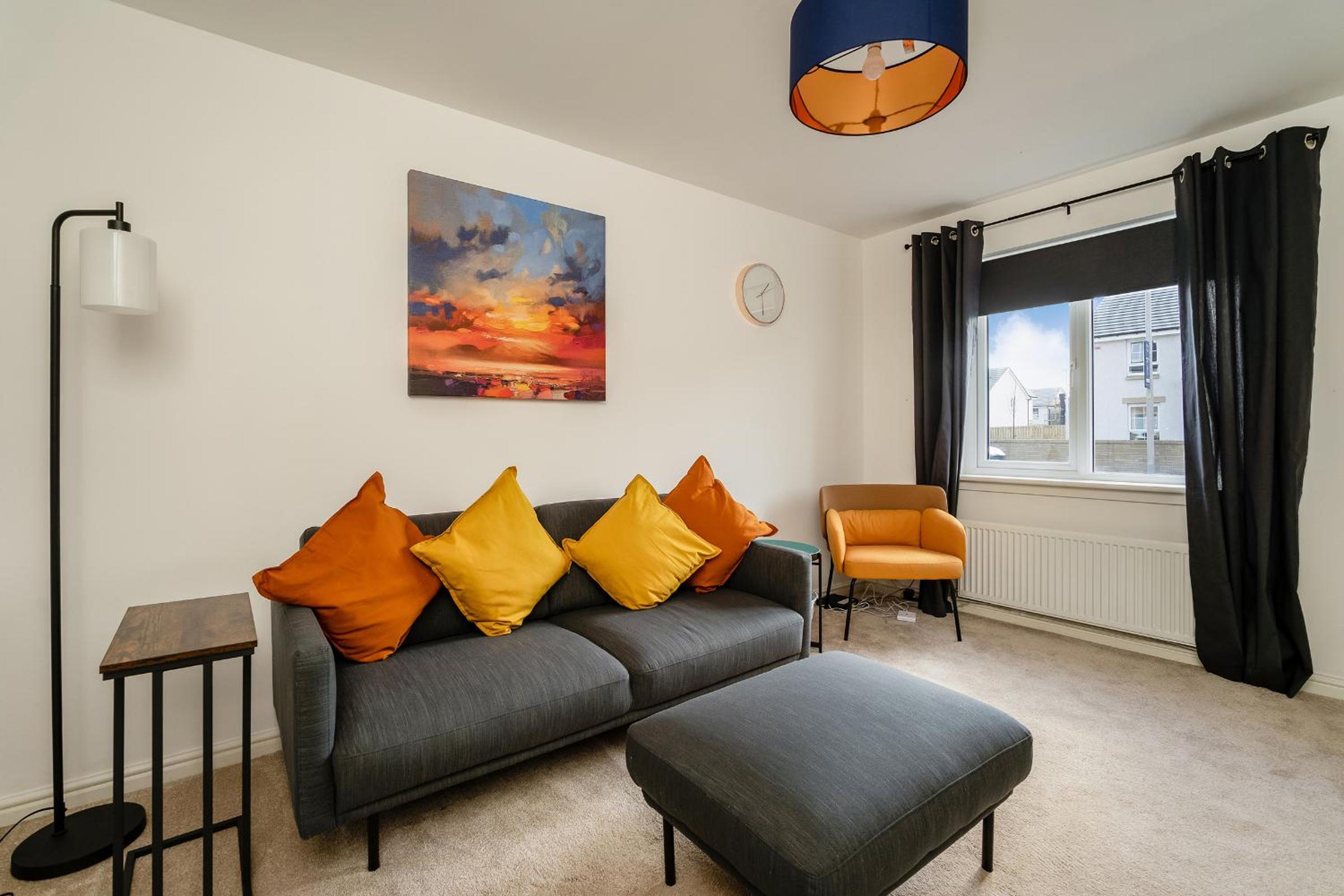 Modern 3-Bed Family Home Near Glasgow Airport
