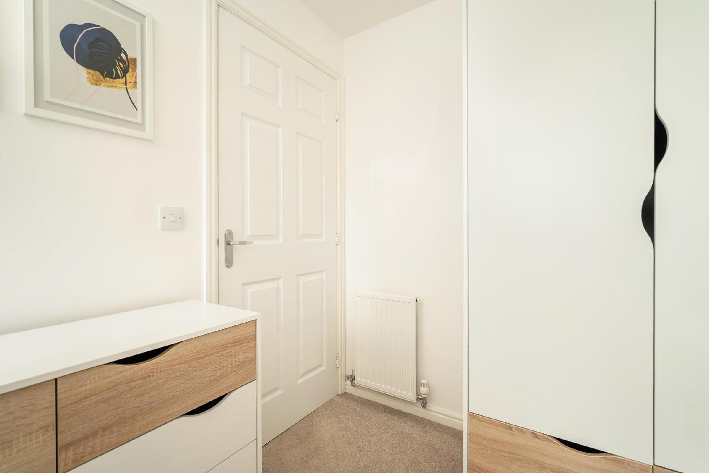 Modern 3-Bed Family Home Near Glasgow Airport