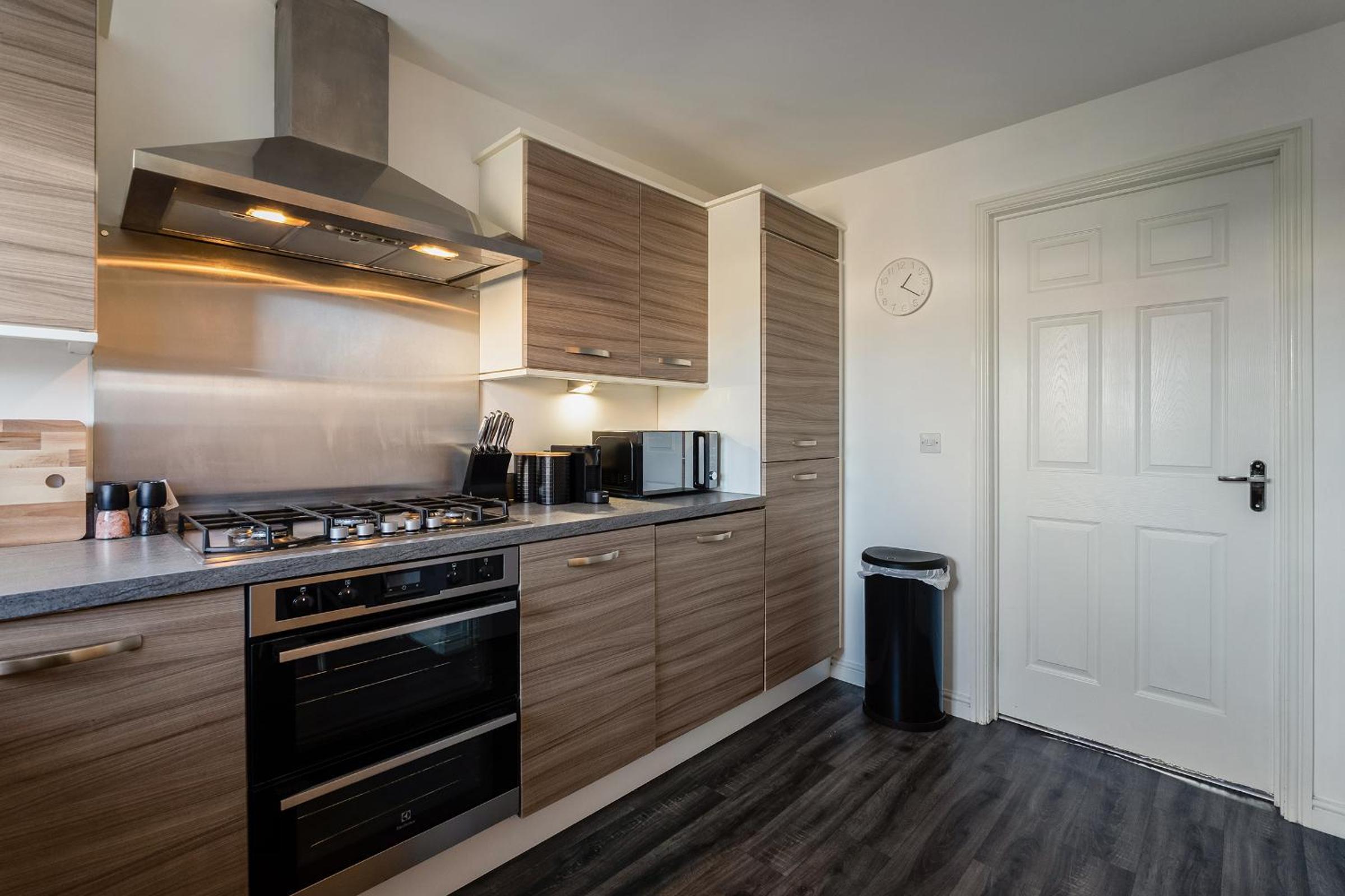 Modern 3-Bed Family Home Near Glasgow Airport
