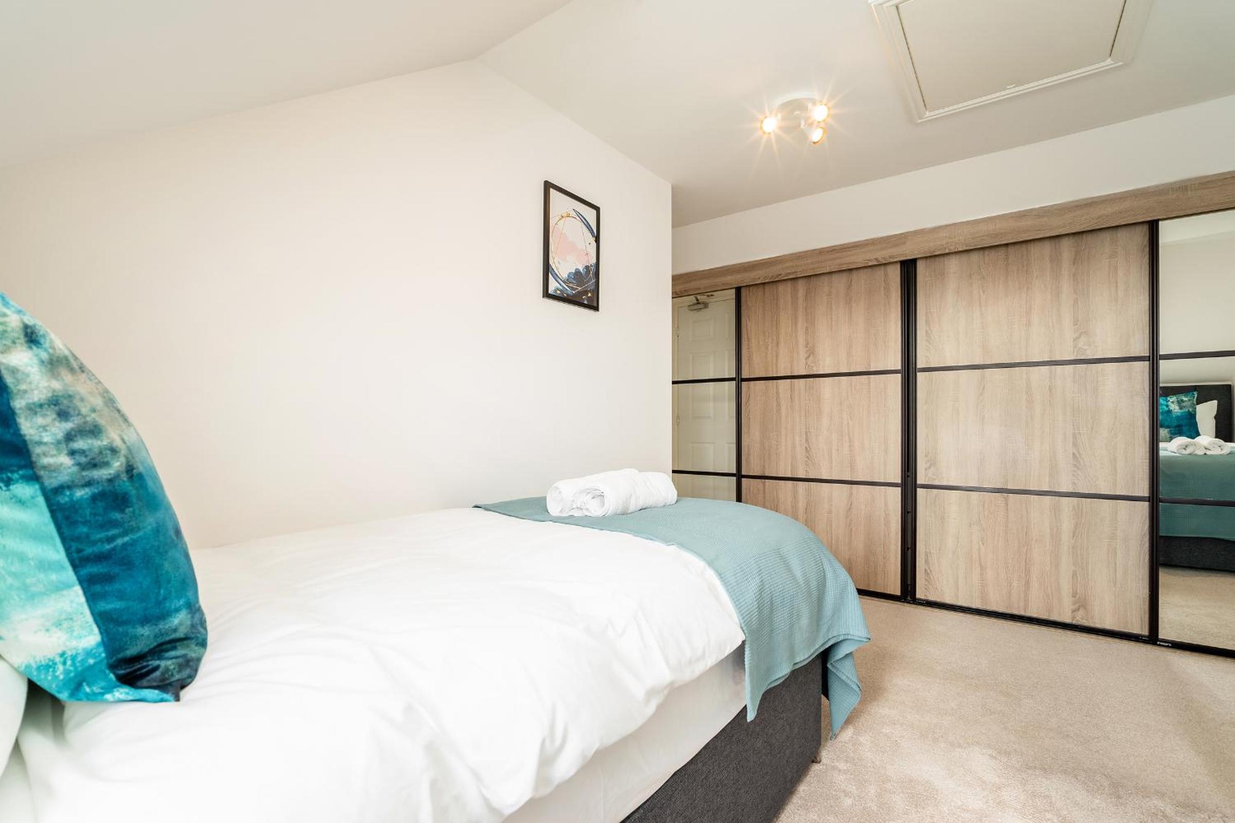 Modern 3-Bed Family Home Near Glasgow Airport