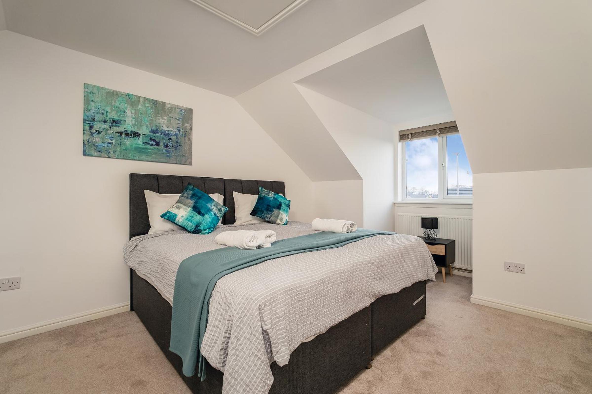 Modern 3-Bed Family Home Near Glasgow Airport