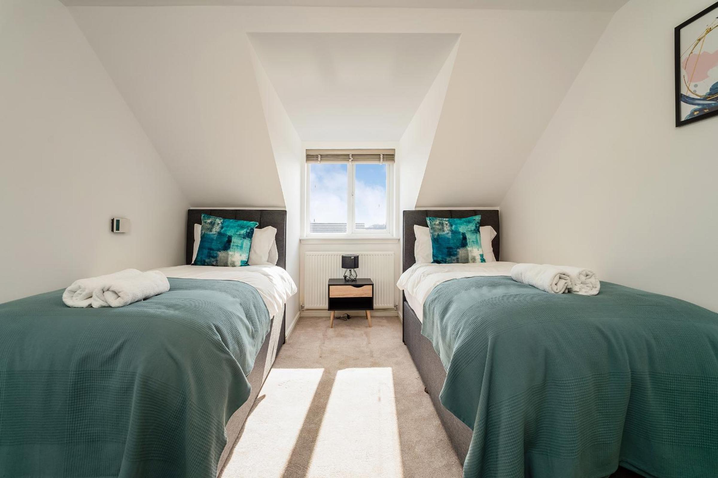 Modern 3-Bed Family Home Near Glasgow Airport