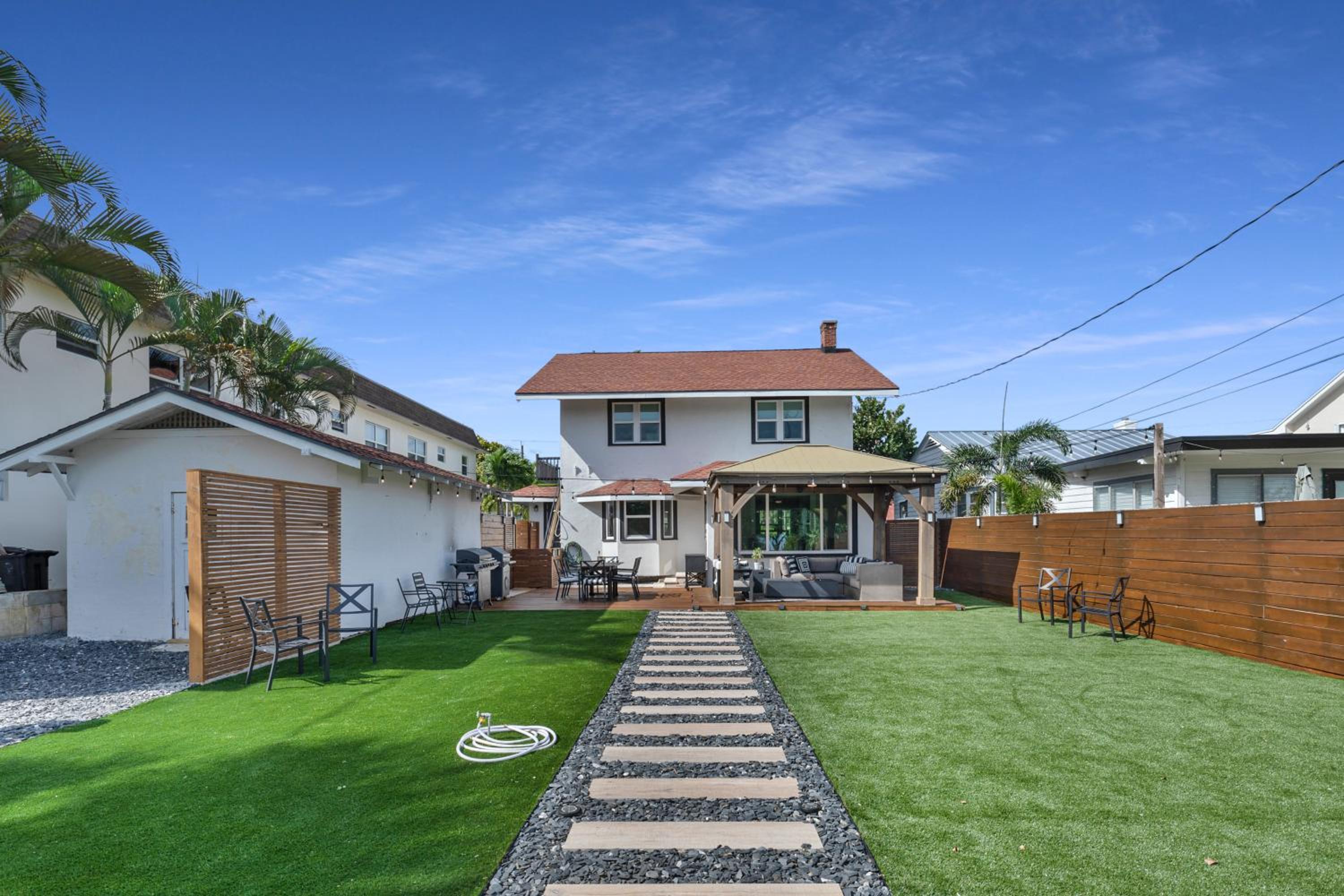 Historic Waterfront estate With Yard & Modern Kitchen view 5