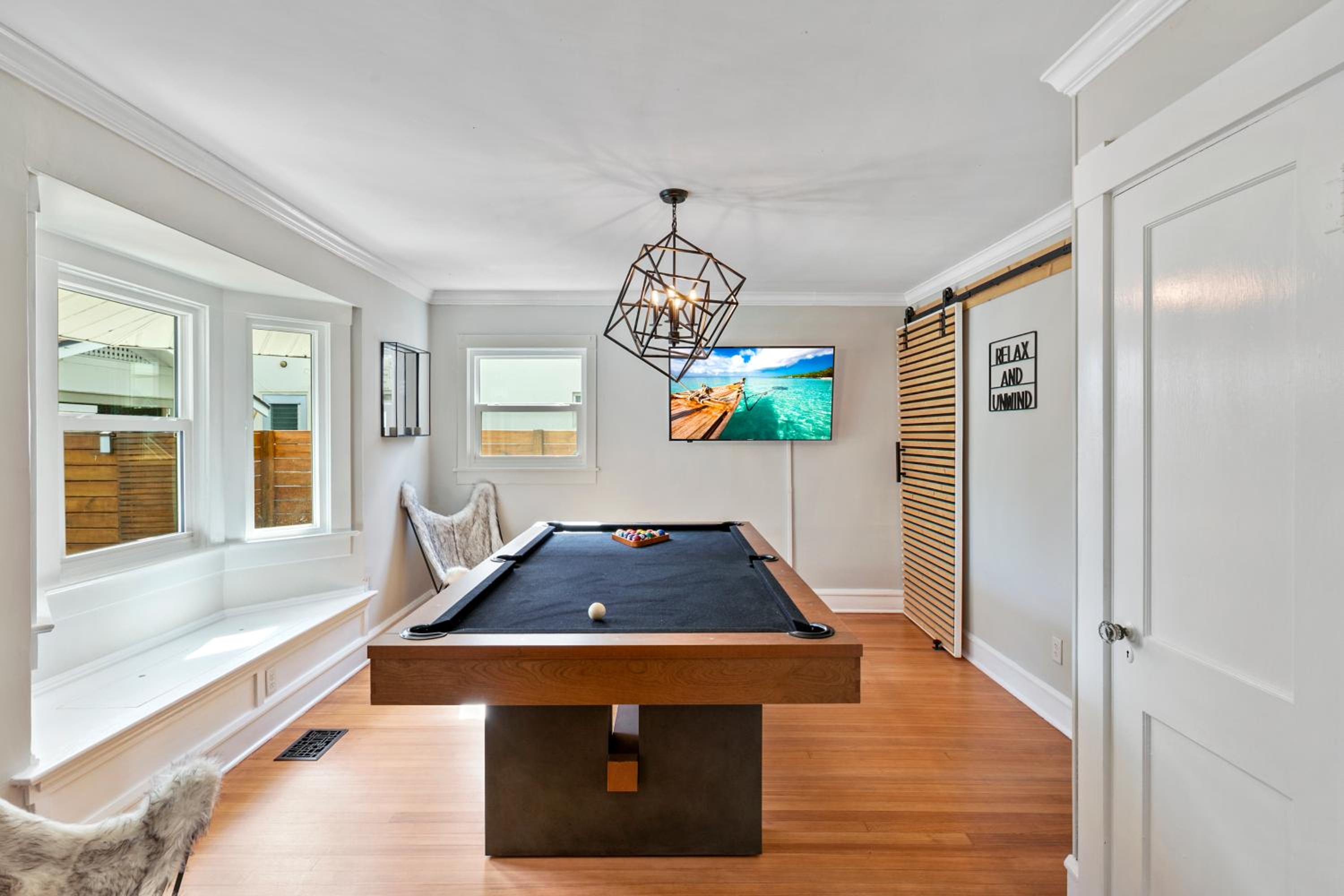 Historic Waterfront estate With Yard & Modern Kitchen view 2