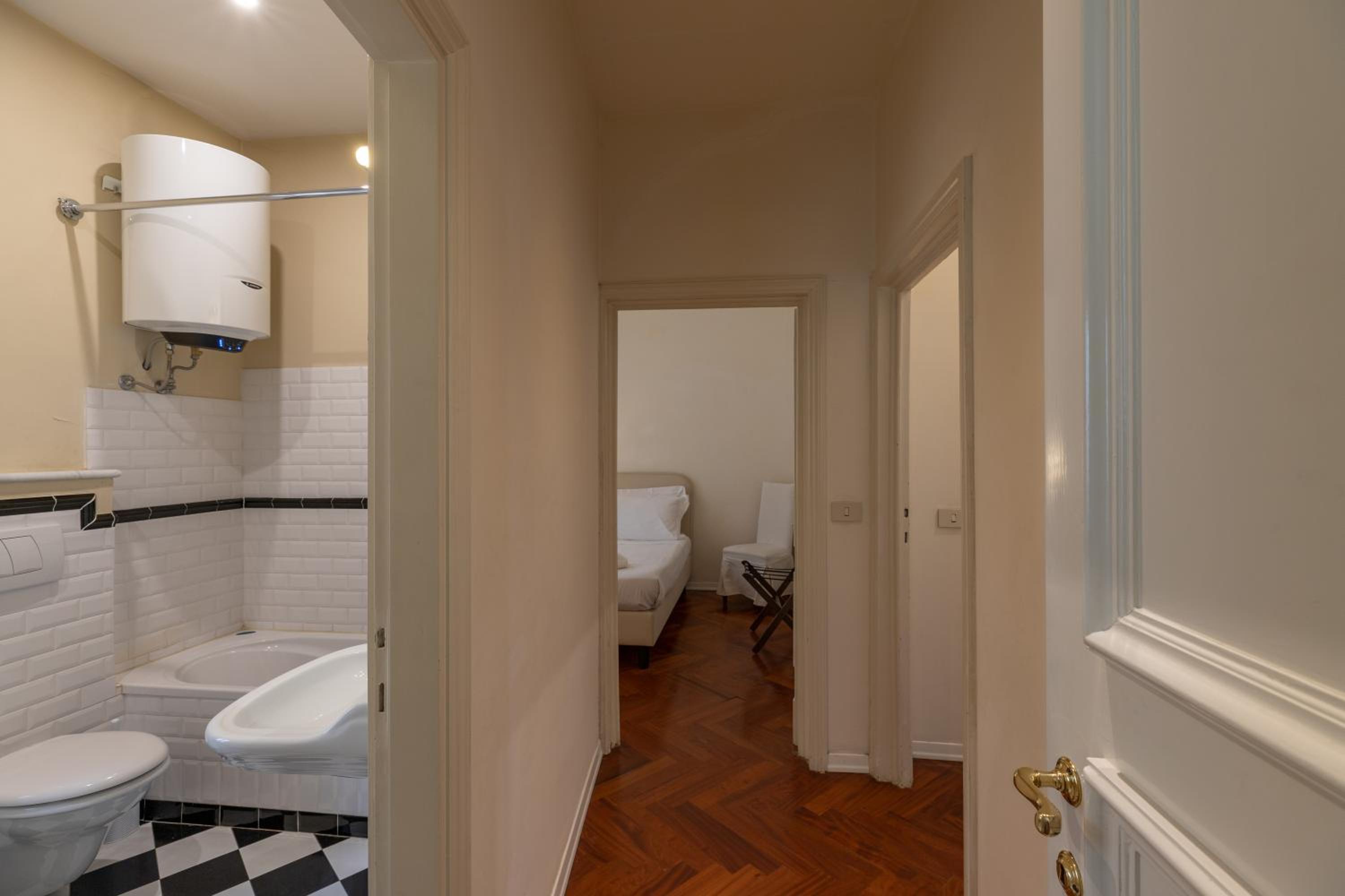 Seta spacious apartment next to the Duomo