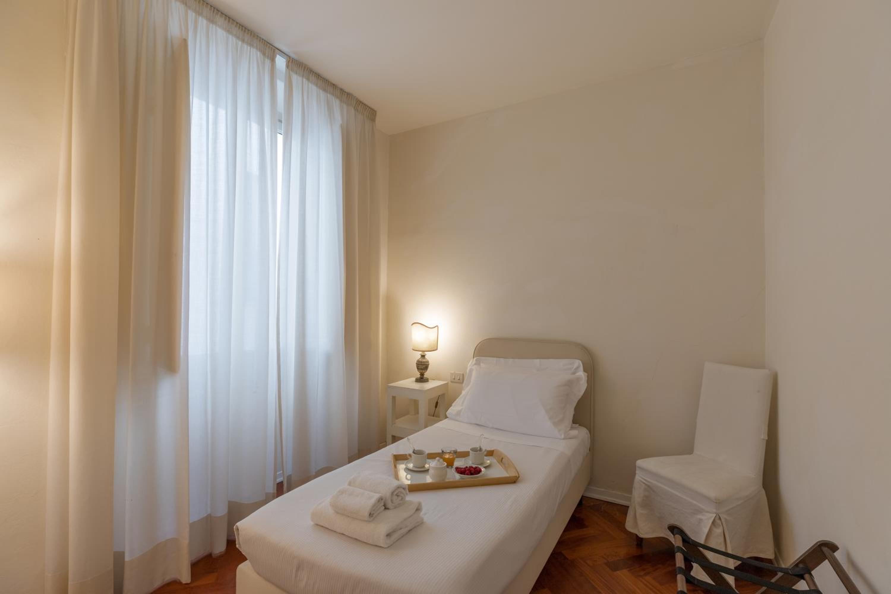 Seta spacious apartment next to the Duomo