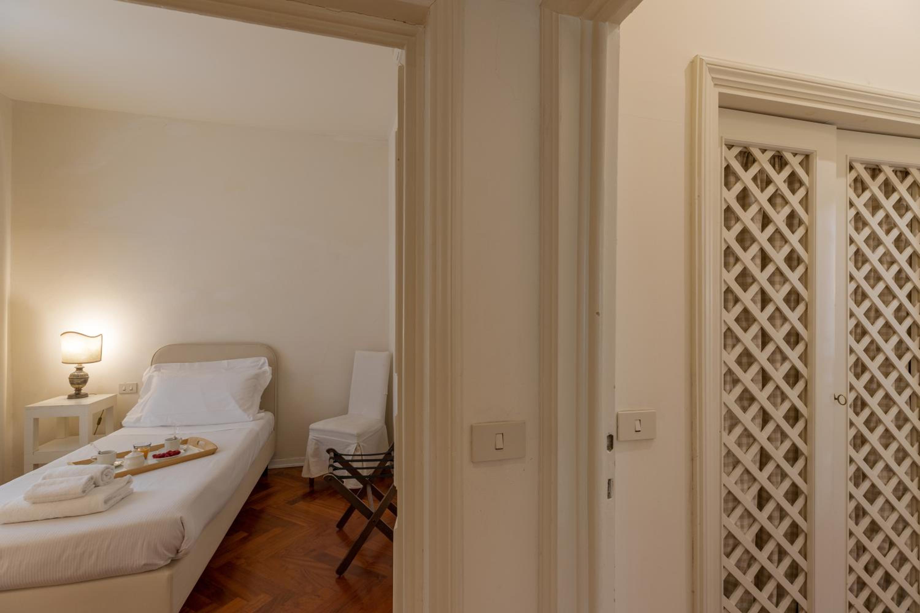 Seta spacious apartment next to the Duomo