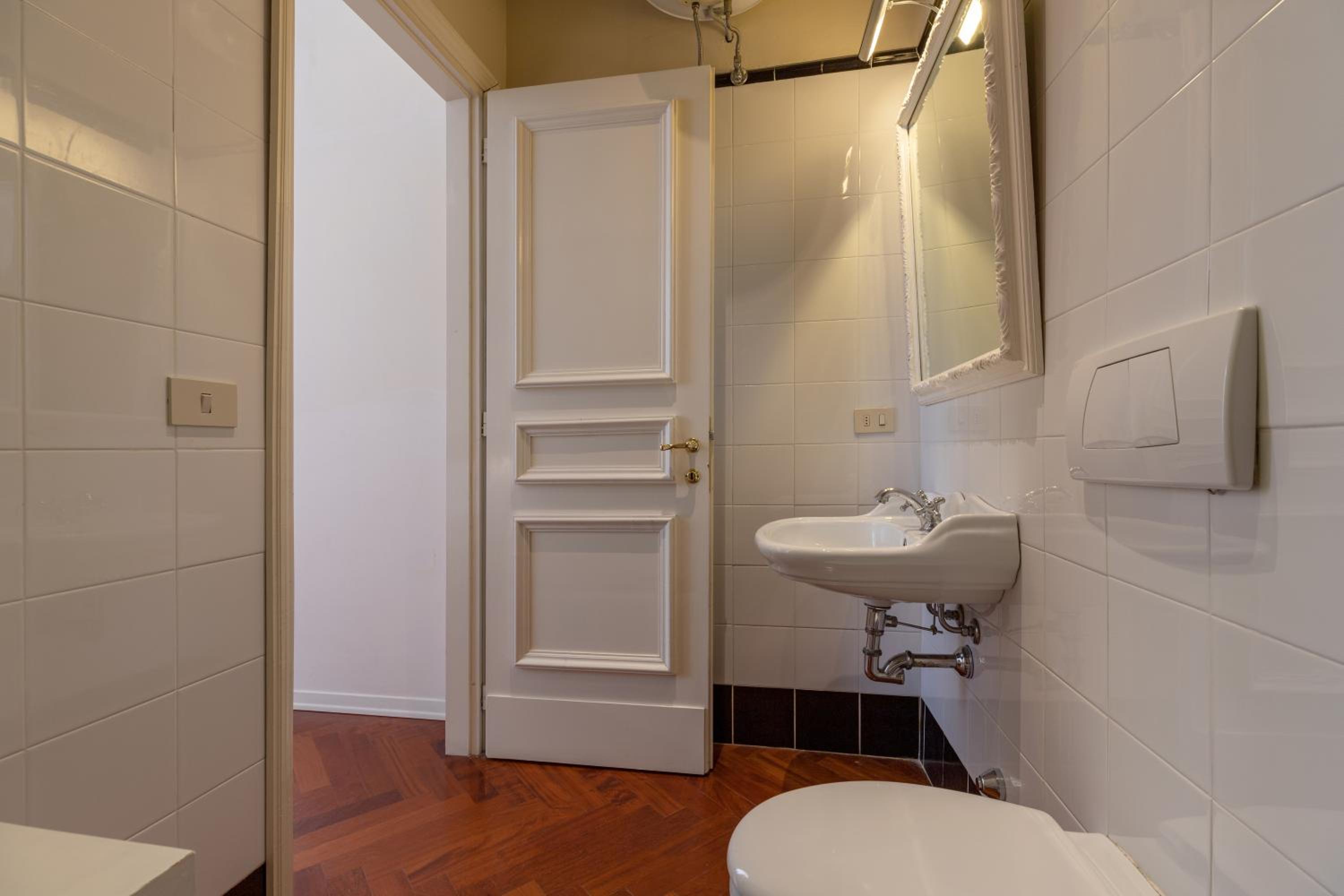 Seta spacious apartment next to the Duomo