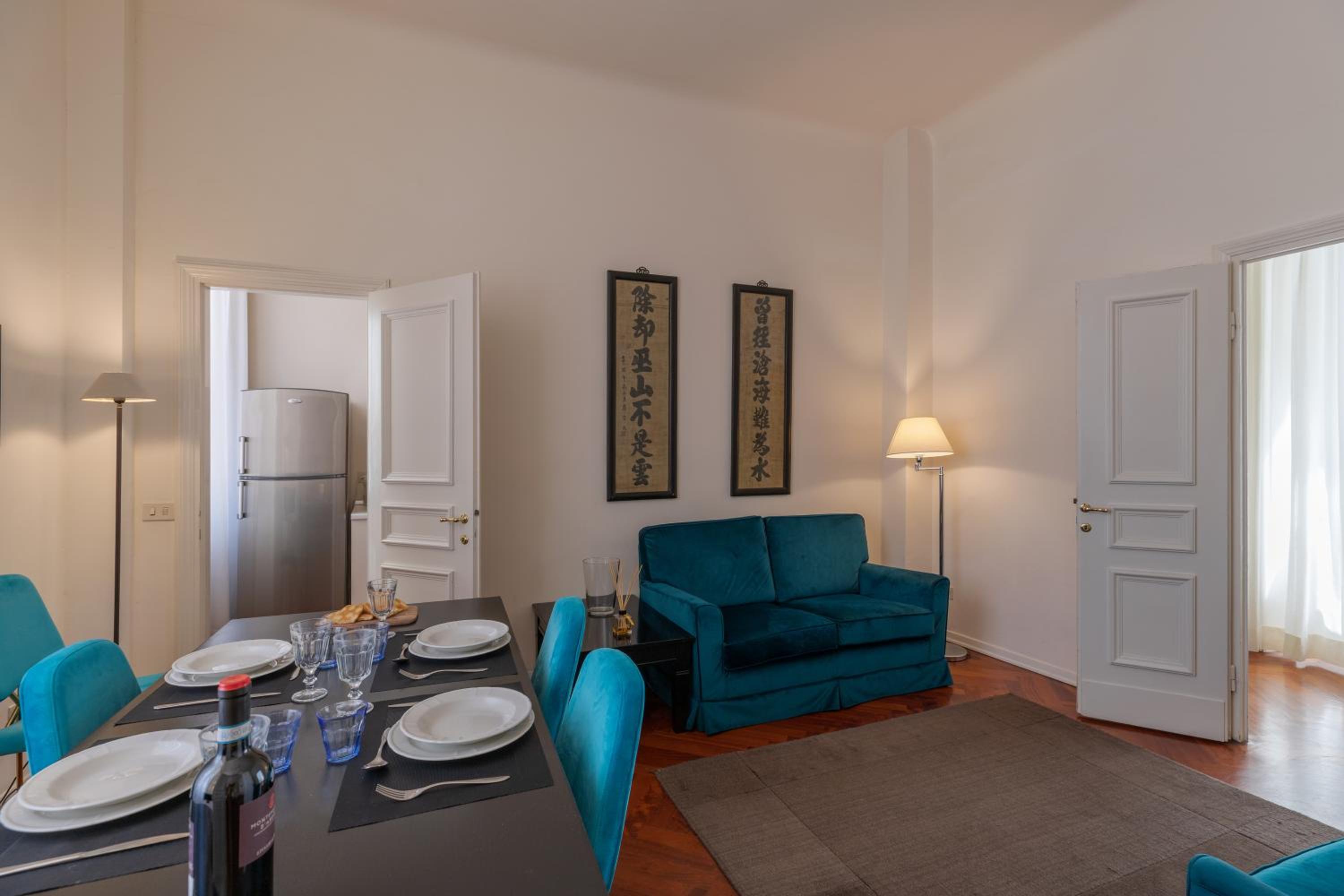 Seta spacious apartment next to the Duomo